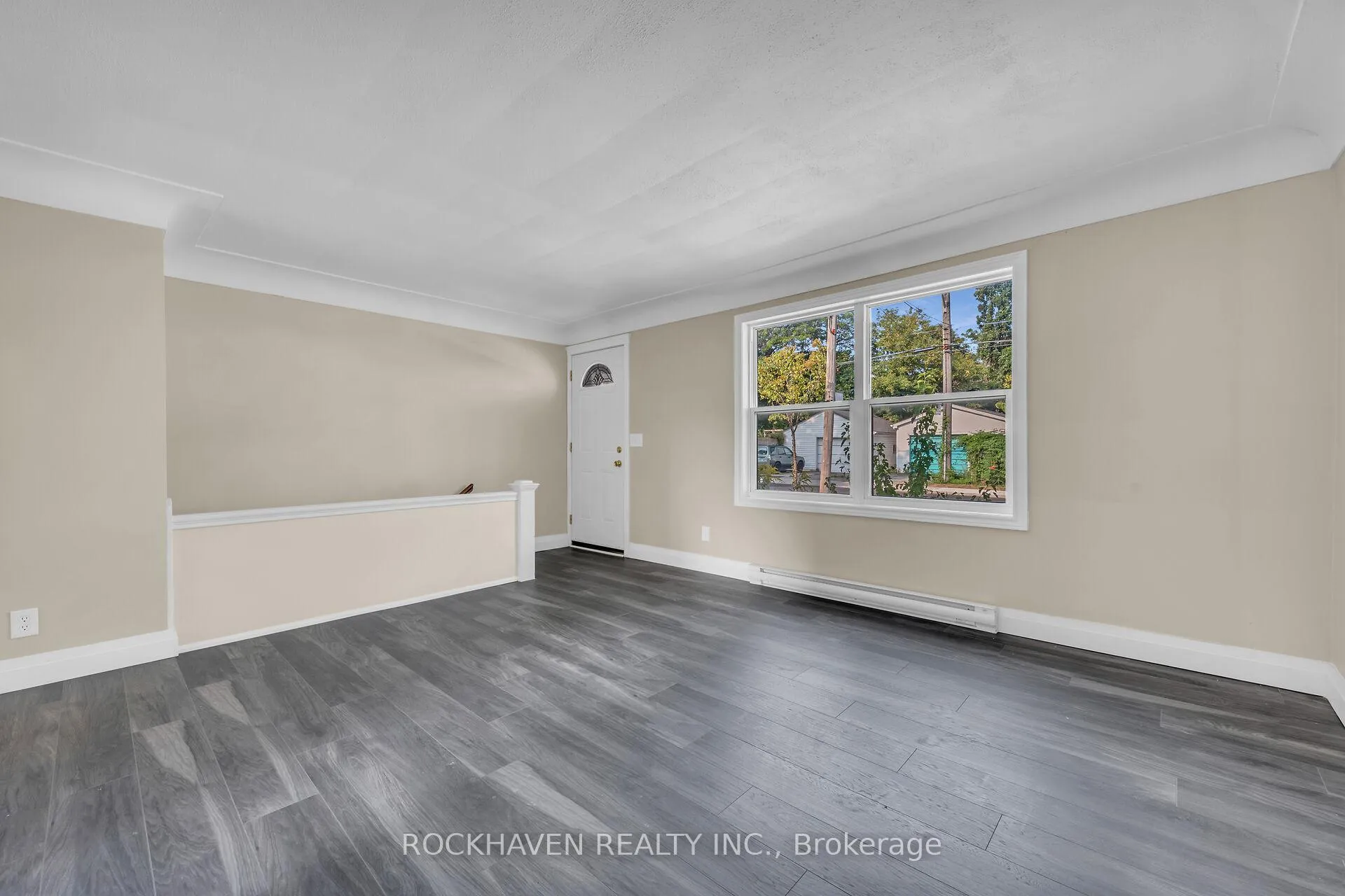 Photo 6 of 36 Macklin Street N, Hamilton, Westdale — HOMEH