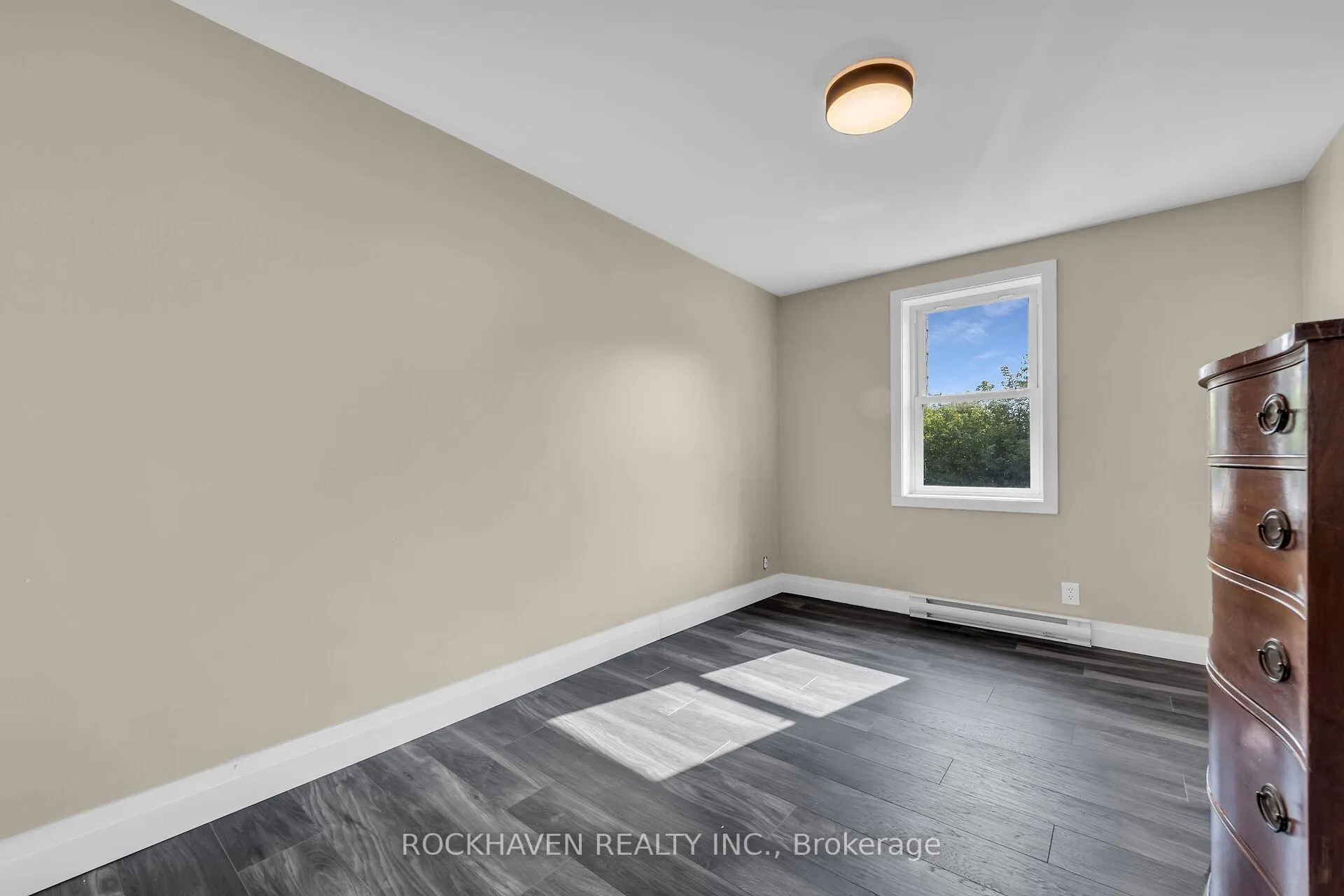 Photo 11 of 36 Macklin Street N, Hamilton, Westdale — HOMEH