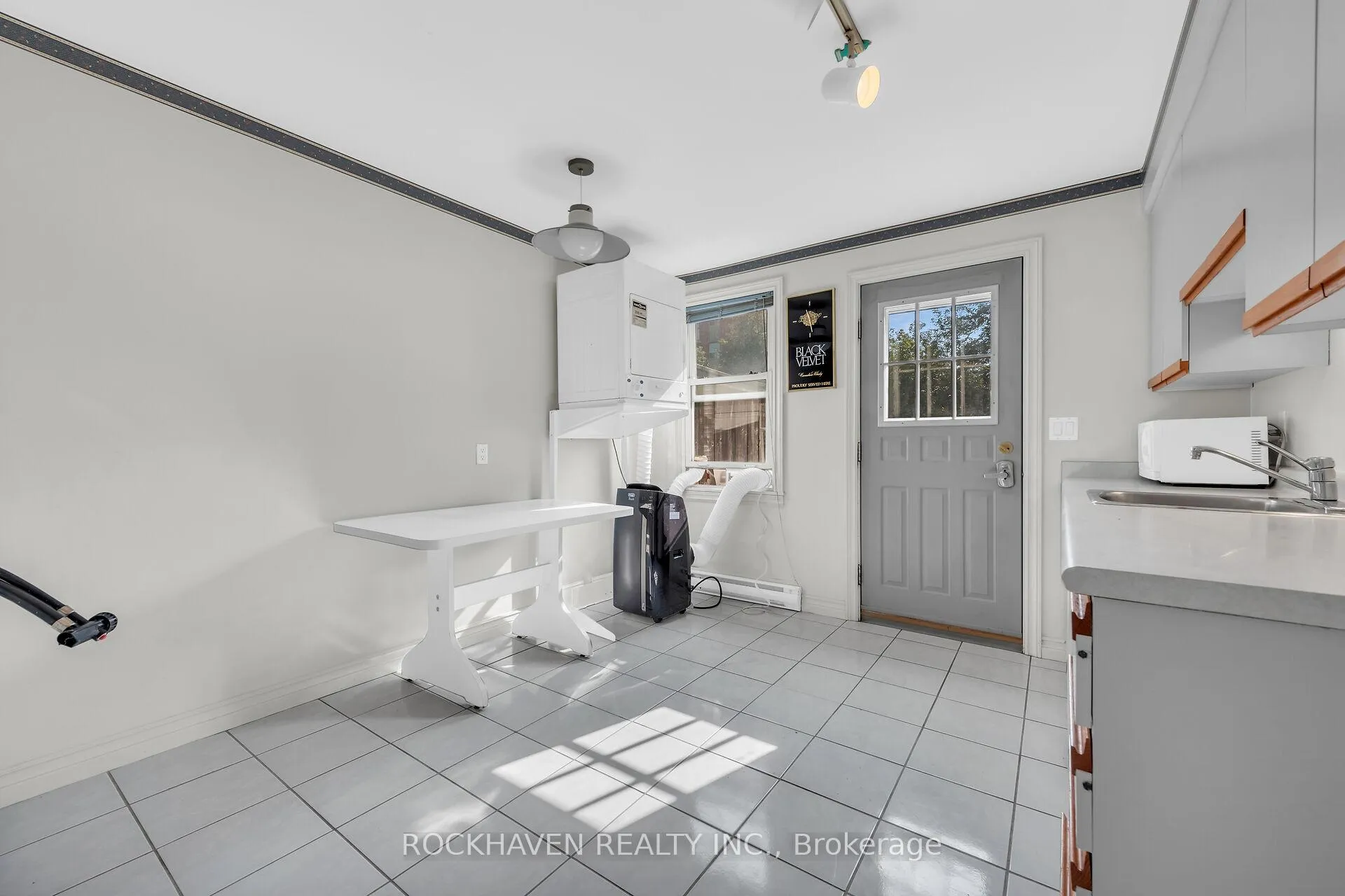 Photo 14 of 36 Macklin Street N, Hamilton, Westdale — HOMEH