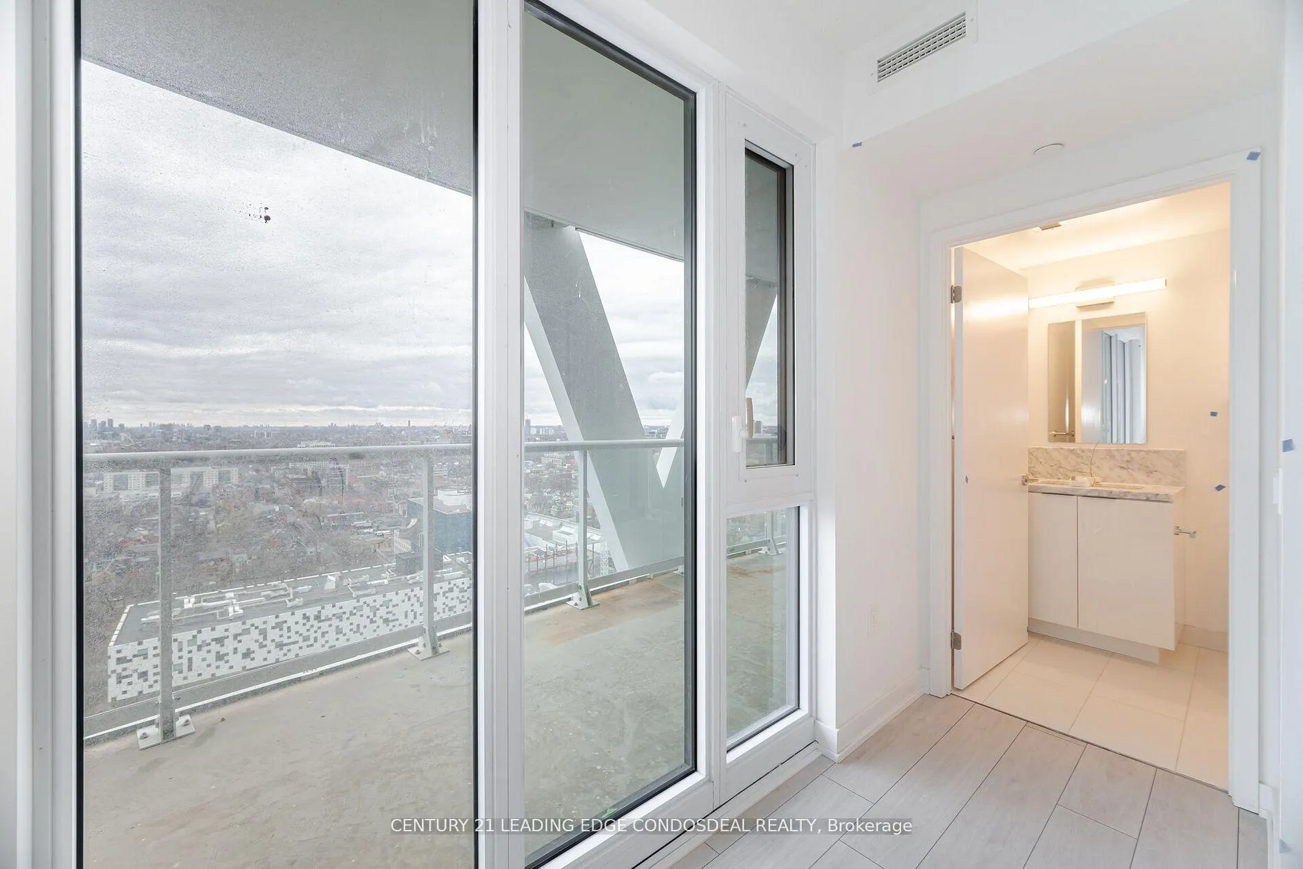Photo 13 of Unit 2518, 230 Simcoe Street, Toronto, Kensington-Chinatown — HOMEH