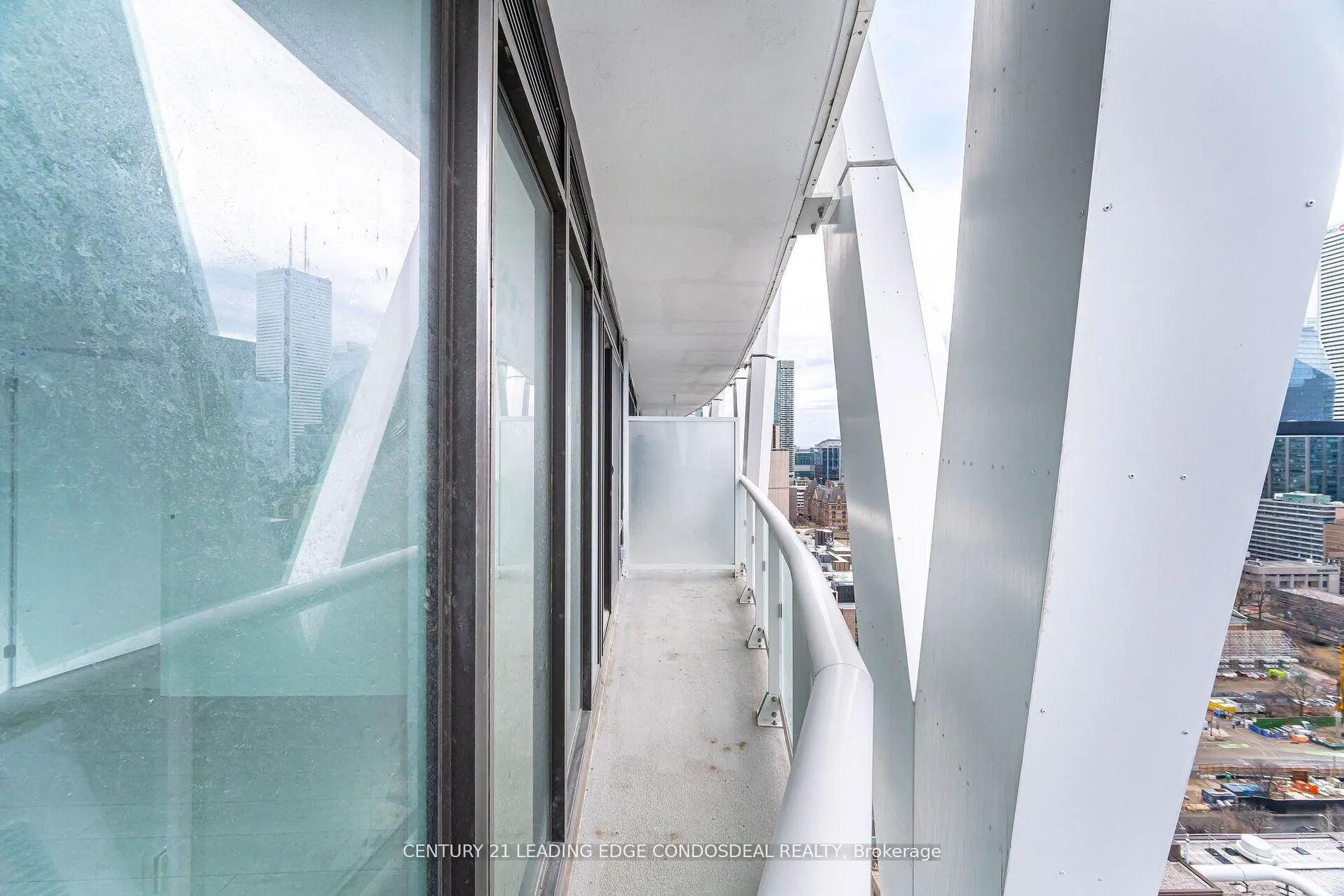 Photo 26 of Unit 2518, 230 Simcoe Street, Toronto, Kensington-Chinatown — HOMEH