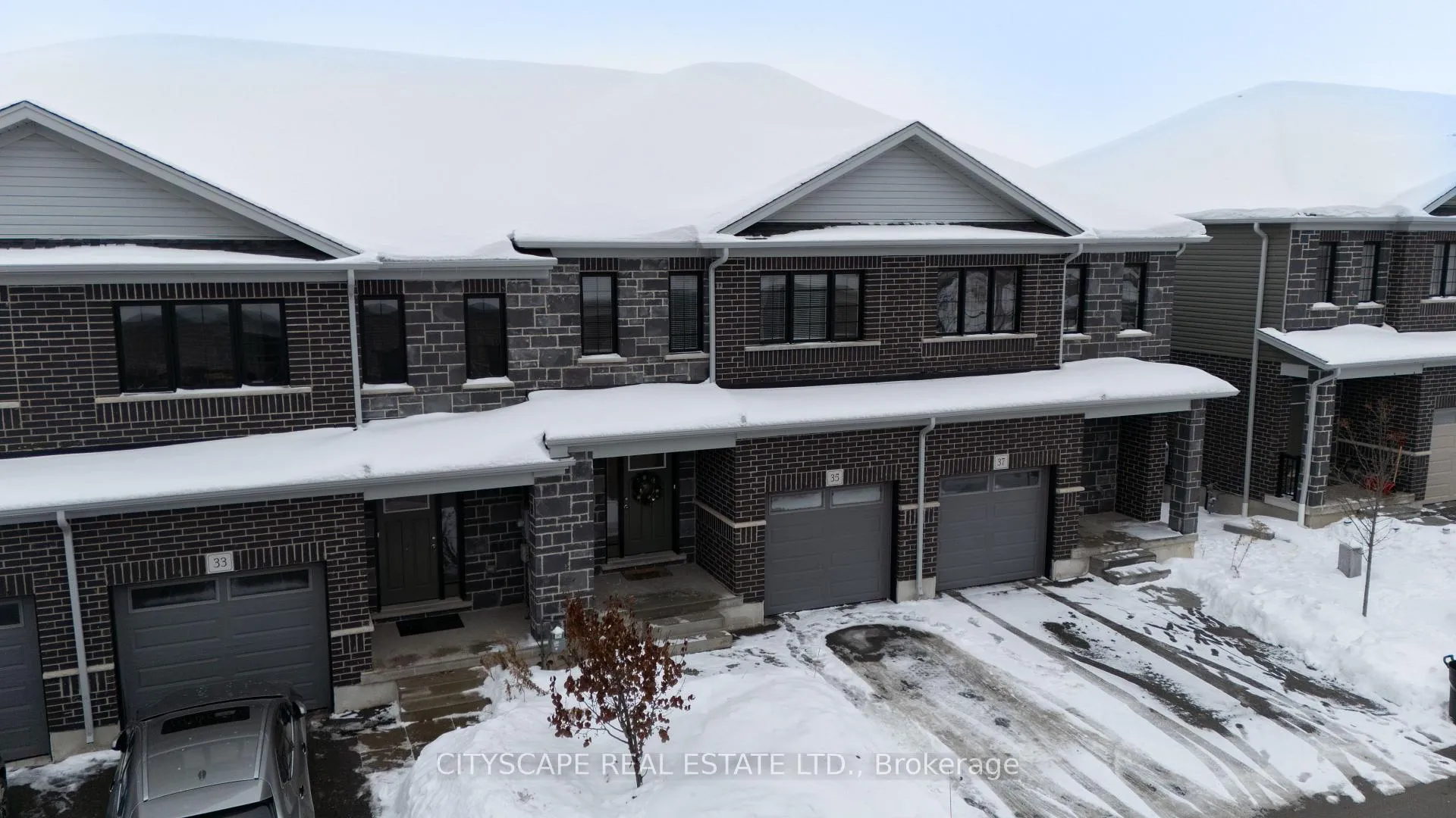 Photo 2 of 35 Woodedge Circle, Kitchener, Huron Park — HOMEH