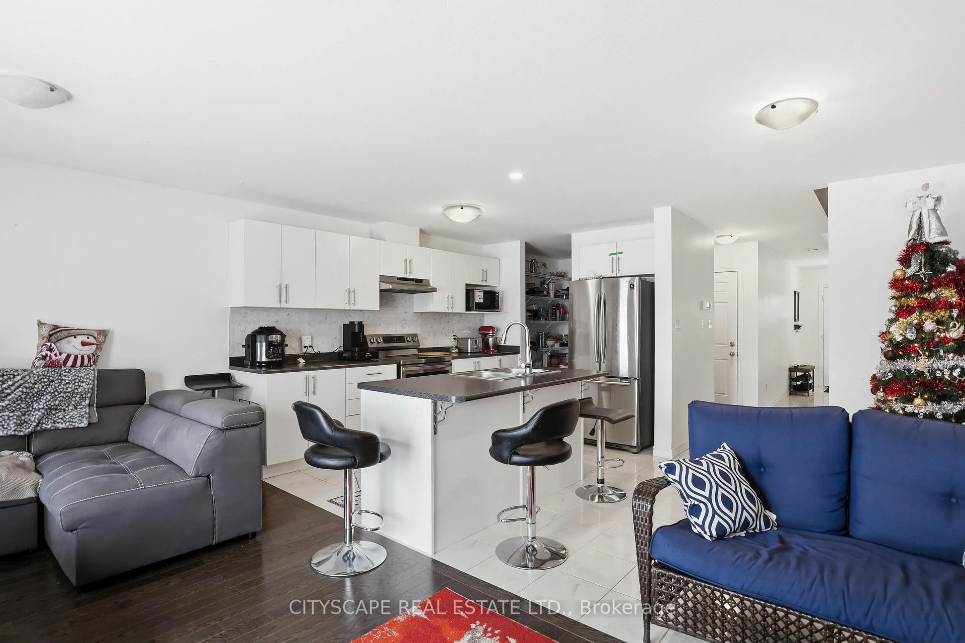 Photo 8 of 35 Woodedge Circle, Kitchener, Huron Park — HOMEH