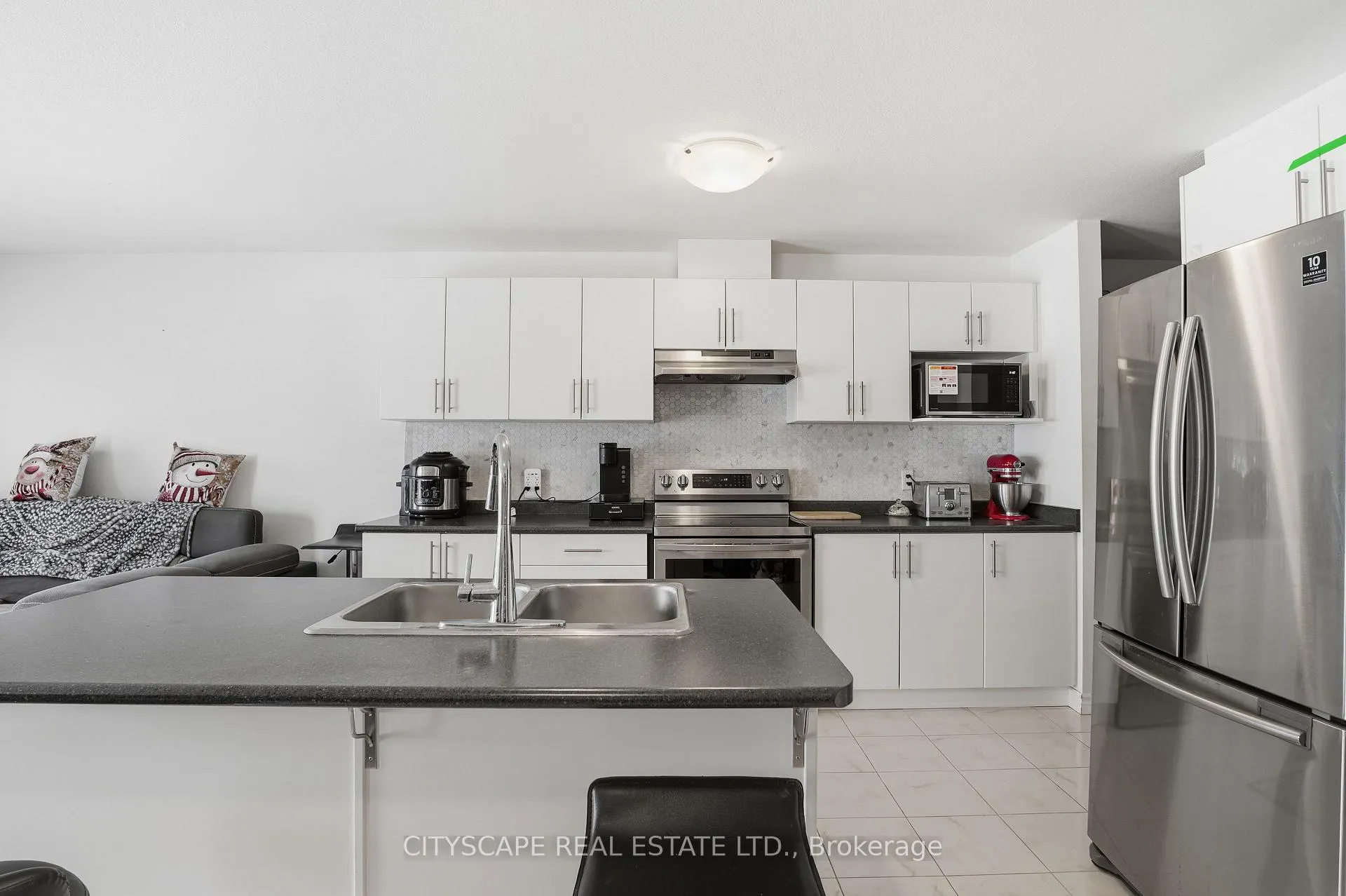 Photo 10 of 35 Woodedge Circle, Kitchener, Huron Park — HOMEH