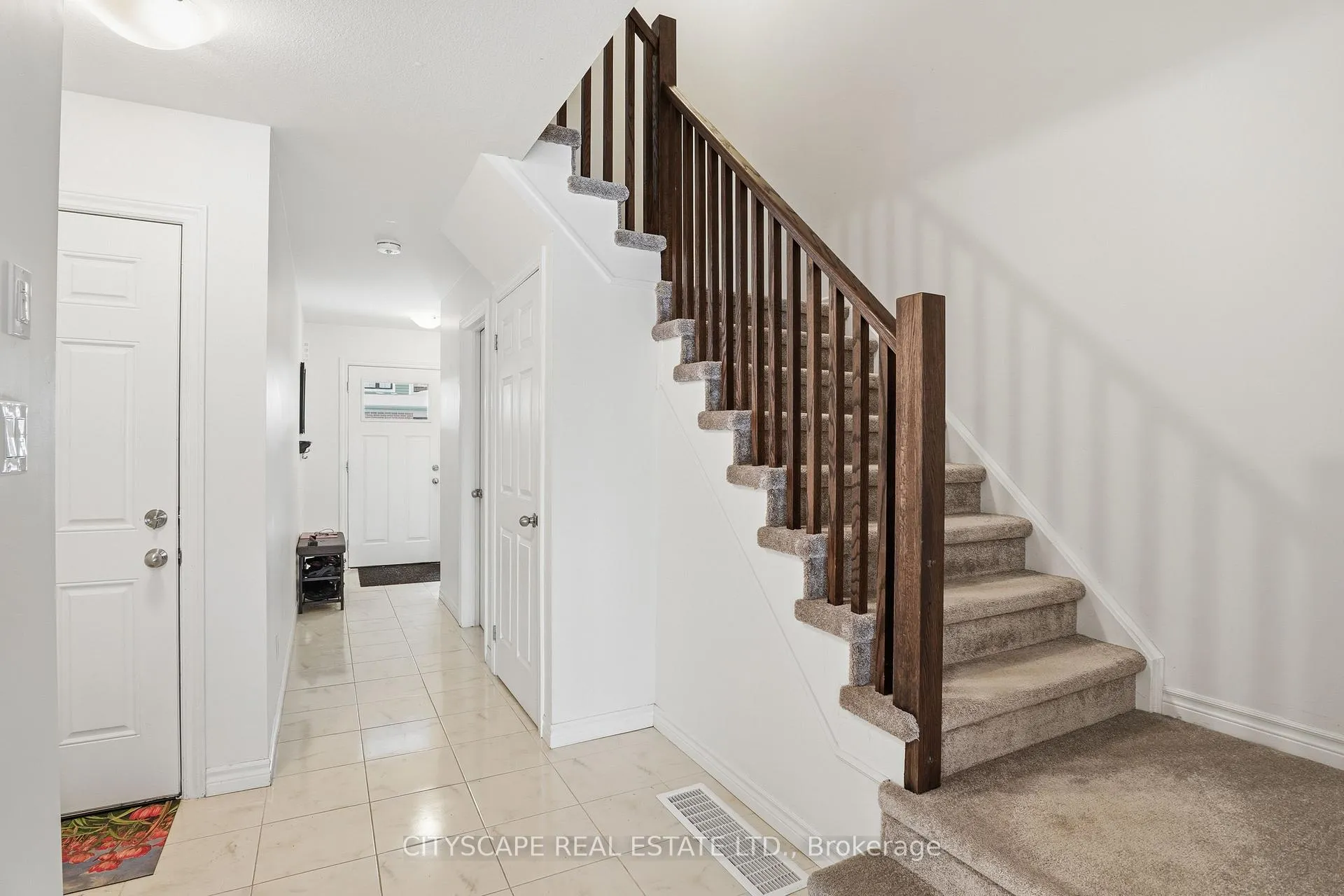 Photo 15 of 35 Woodedge Circle, Kitchener, Huron Park — HOMEH