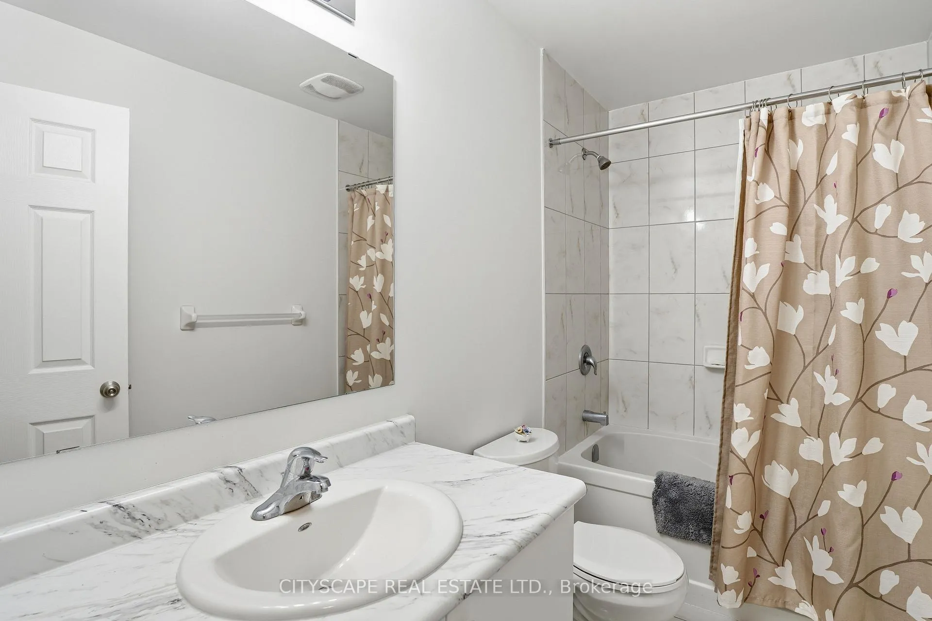 Photo 18 of 35 Woodedge Circle, Kitchener, Huron Park — HOMEH