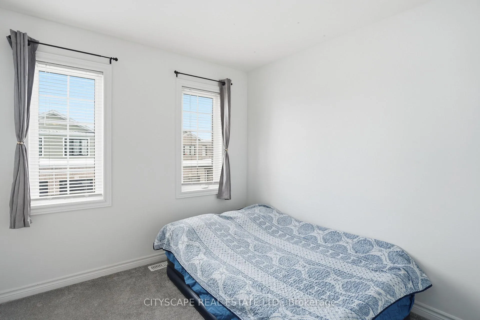 Photo 19 of 35 Woodedge Circle, Kitchener, Huron Park — HOMEH