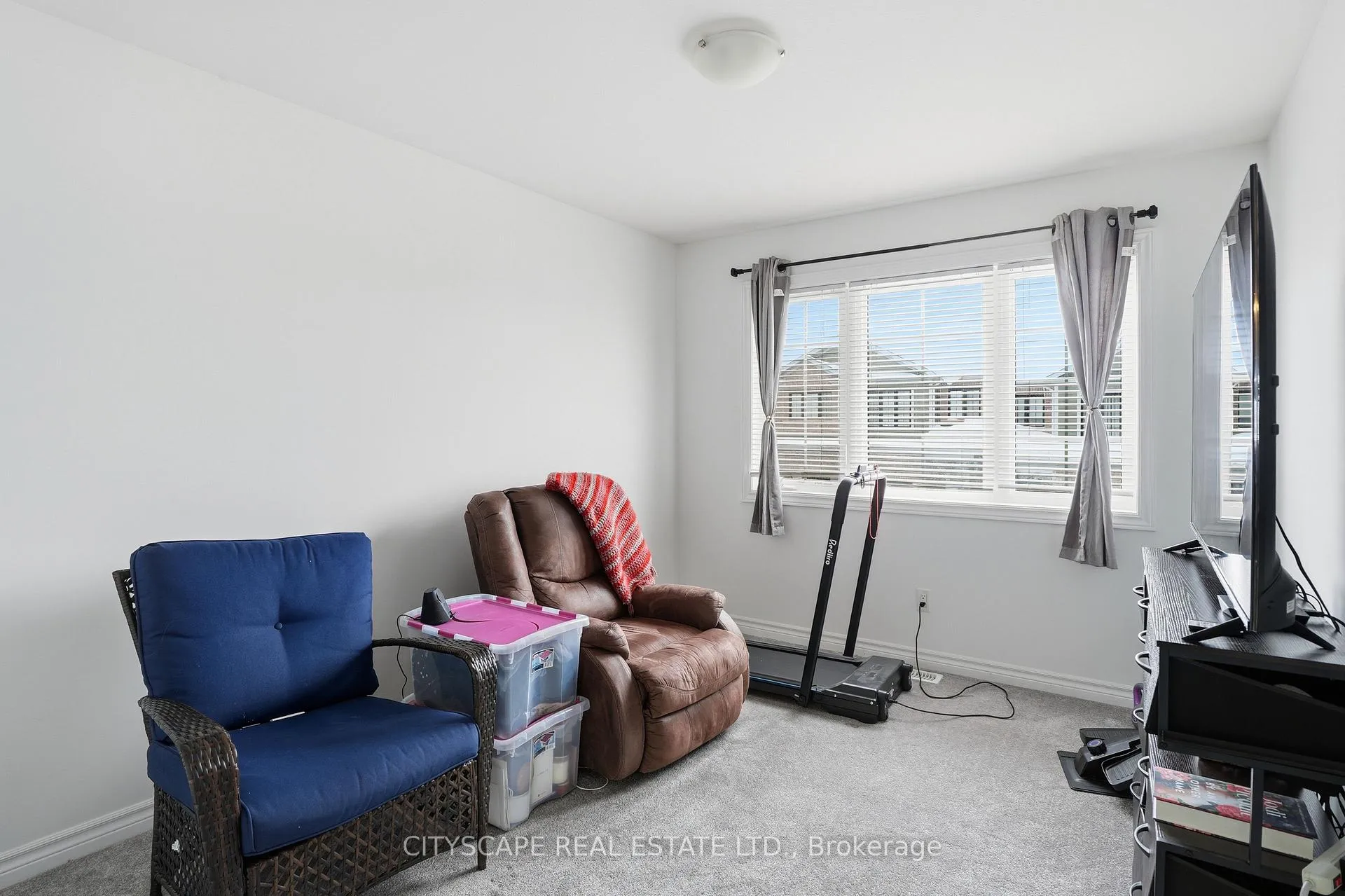 Photo 21 of 35 Woodedge Circle, Kitchener, Huron Park — HOMEH
