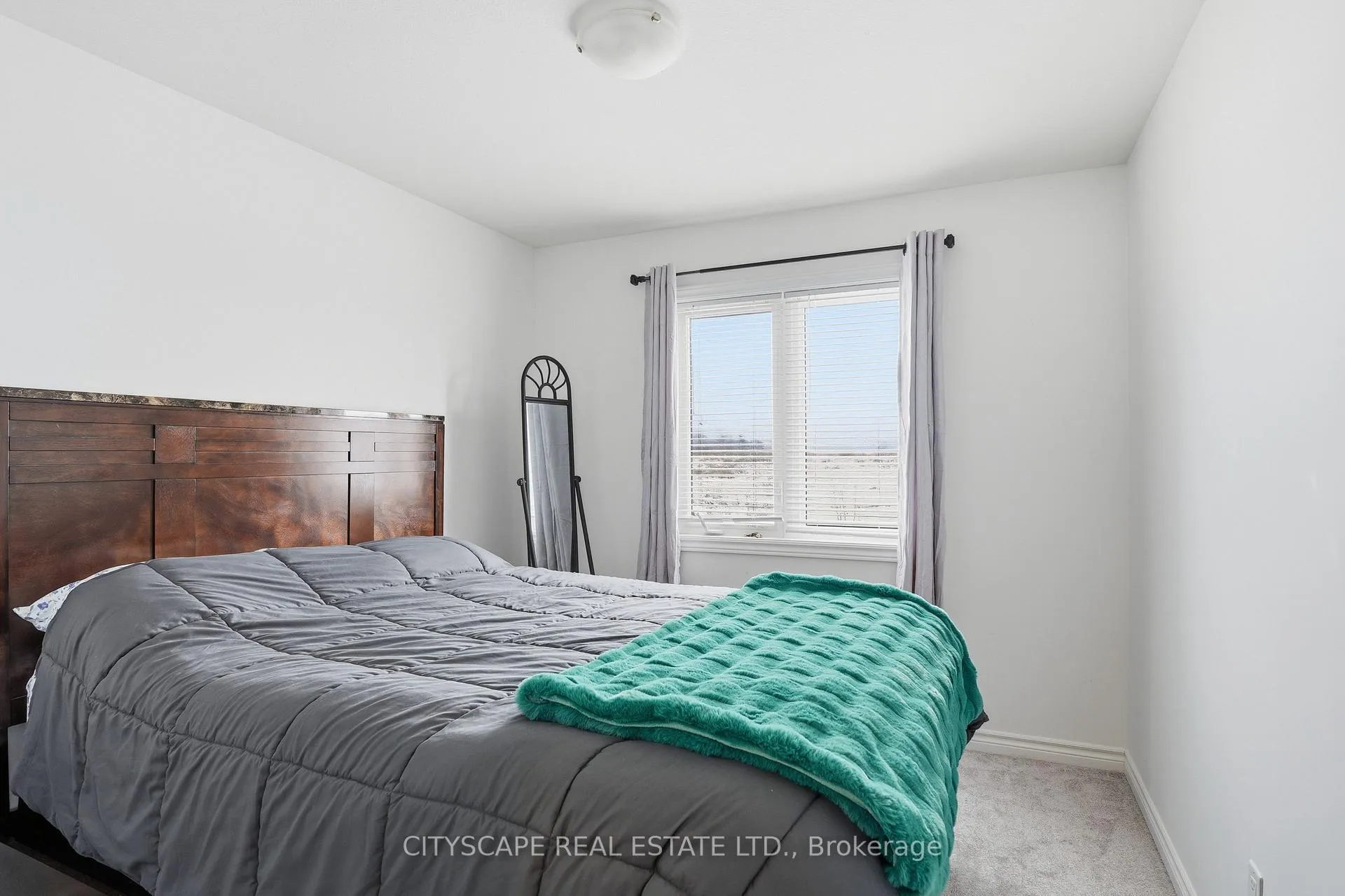 Photo 23 of 35 Woodedge Circle, Kitchener, Huron Park — HOMEH