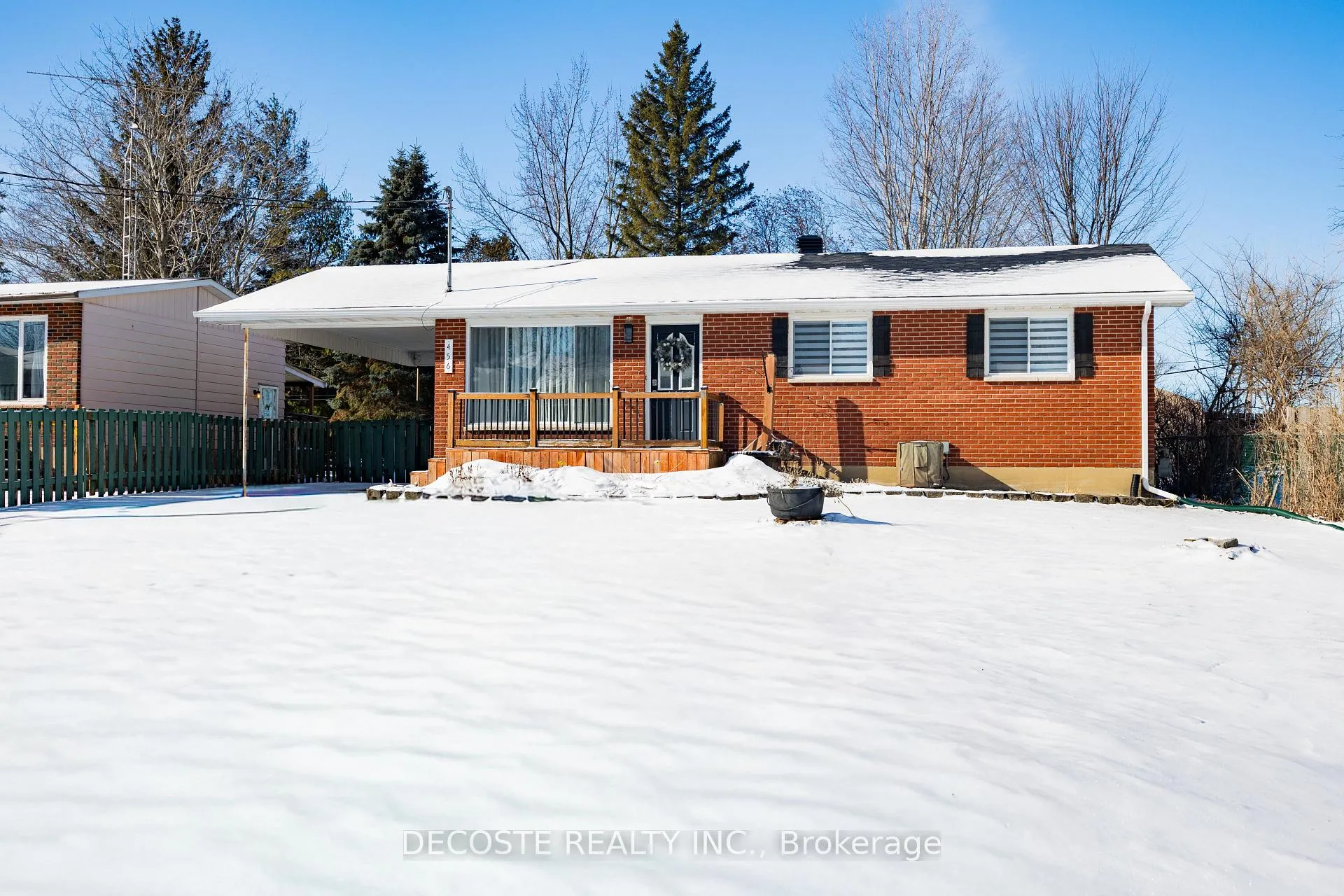 Front of 456 Dominion Street S