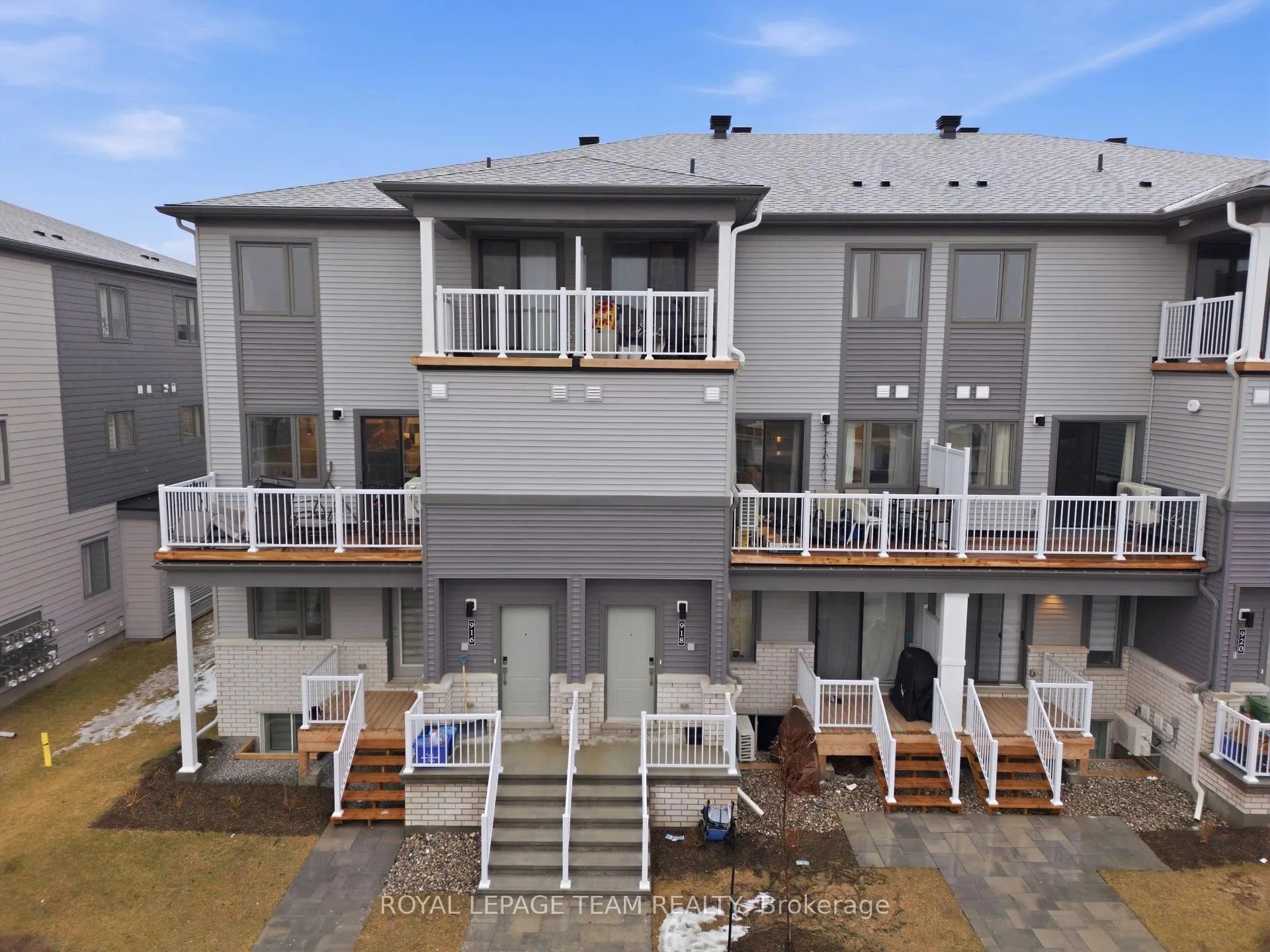 Front of 918 Parnian Private