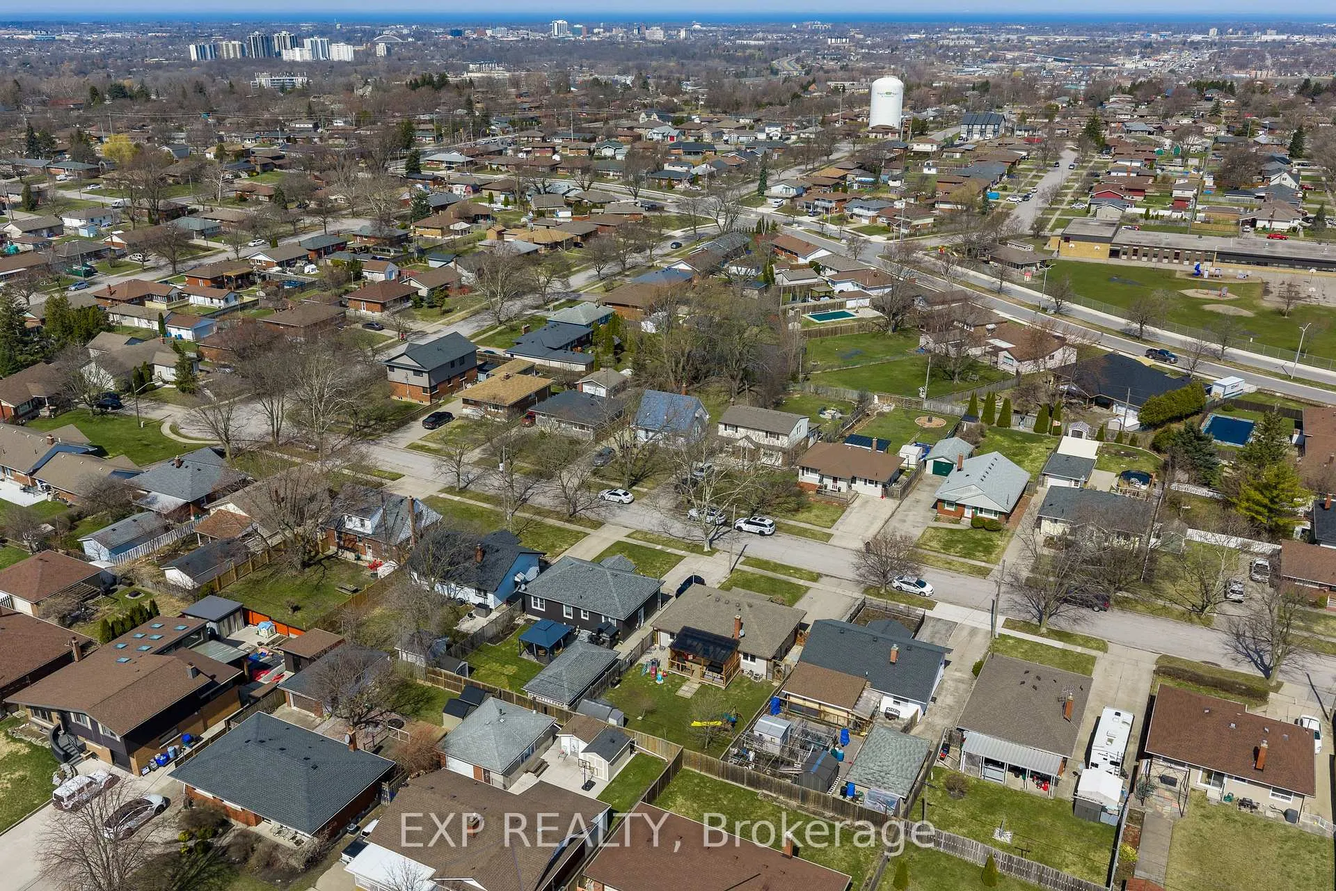Photo 42 of 9 Parkdale Drive, Thorold, Thorold Downtown — HOMEH