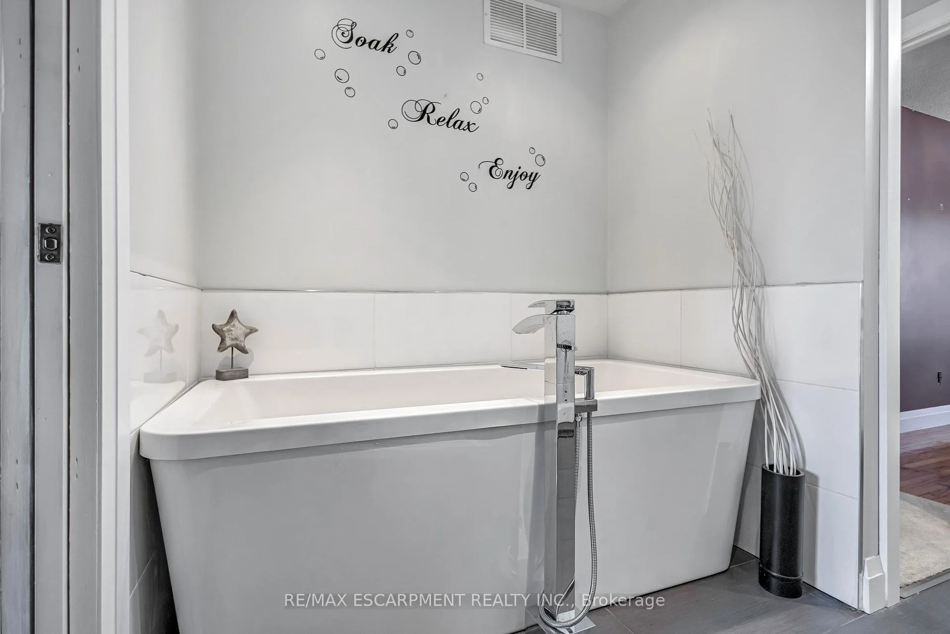 Photo 22 of 280 Quigley Street, Hamilton, Vincent — HOMEH