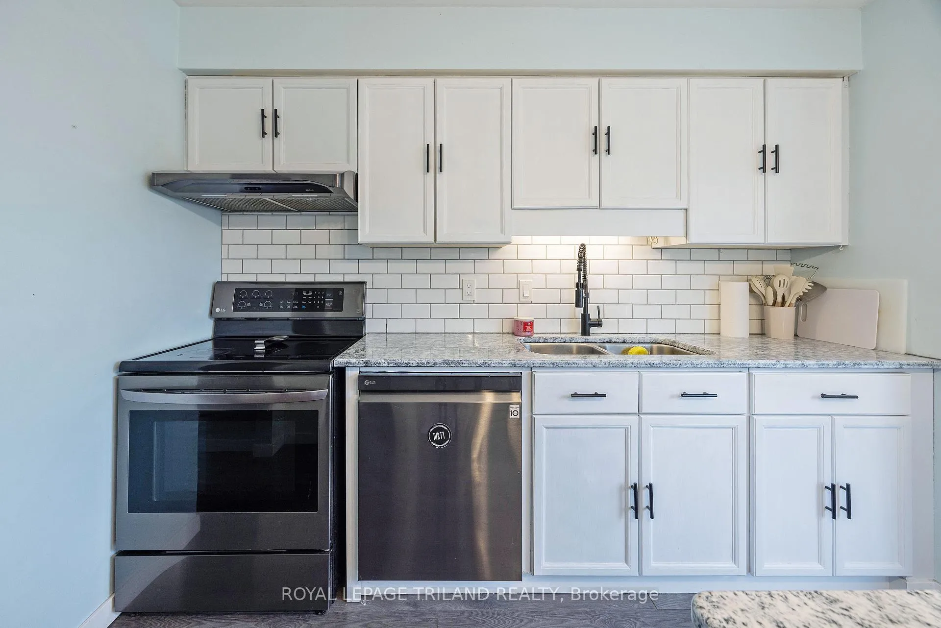 Photo 9 of 24 Farmington Drive, St. Thomas — HOMEH