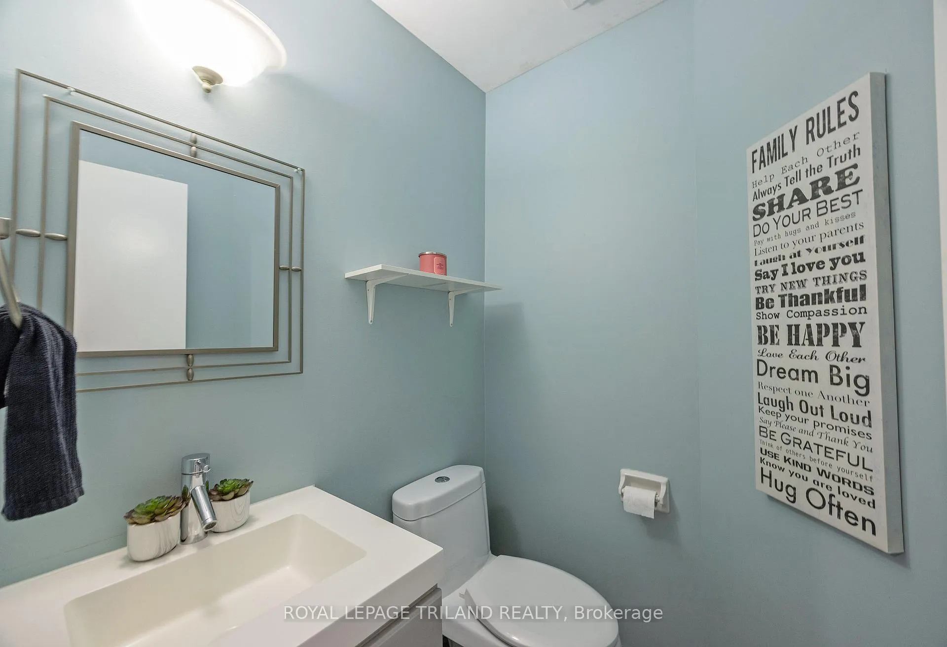 Photo 11 of 24 Farmington Drive, St. Thomas — HOMEH