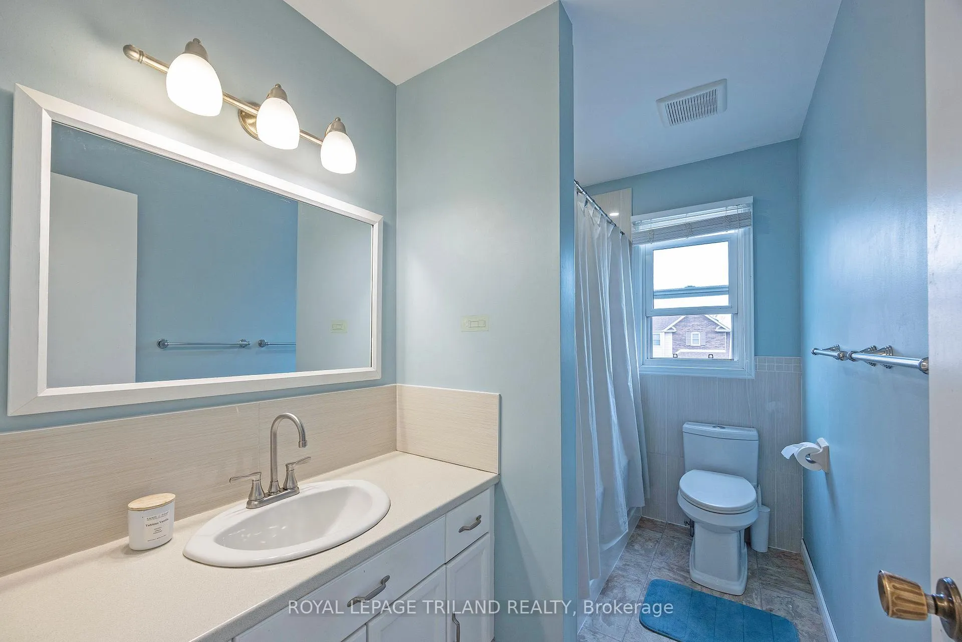 Photo 14 of 24 Farmington Drive, St. Thomas — HOMEH