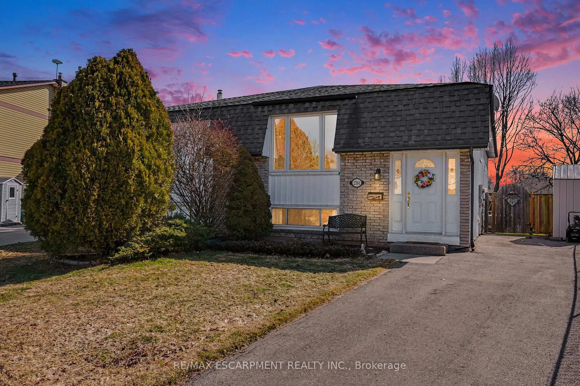 Photo 2 of 2381 Middlesmoor Crescent, Burlington, Brant Hills — HOMEH