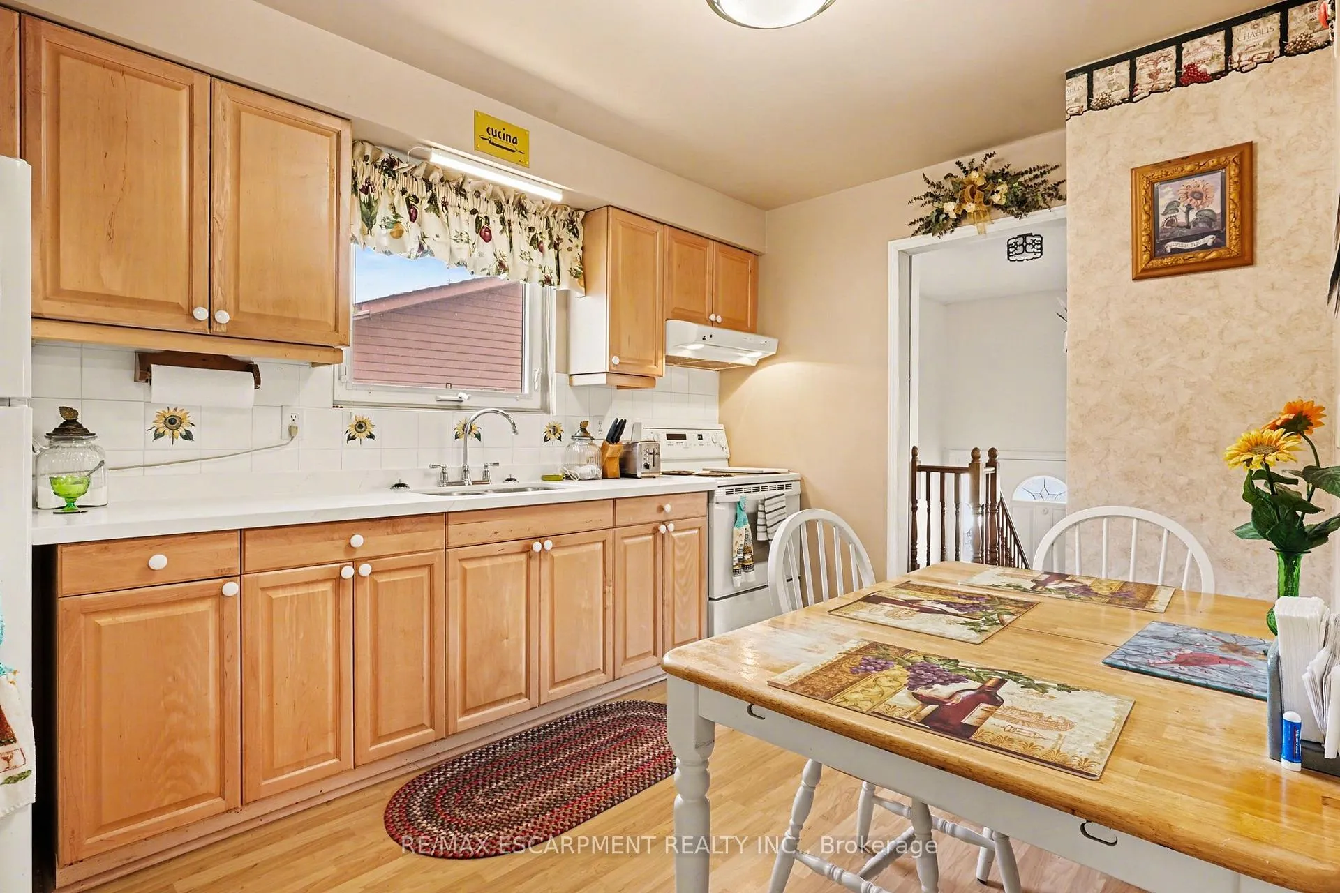 Photo 8 of 2381 Middlesmoor Crescent, Burlington, Brant Hills — HOMEH