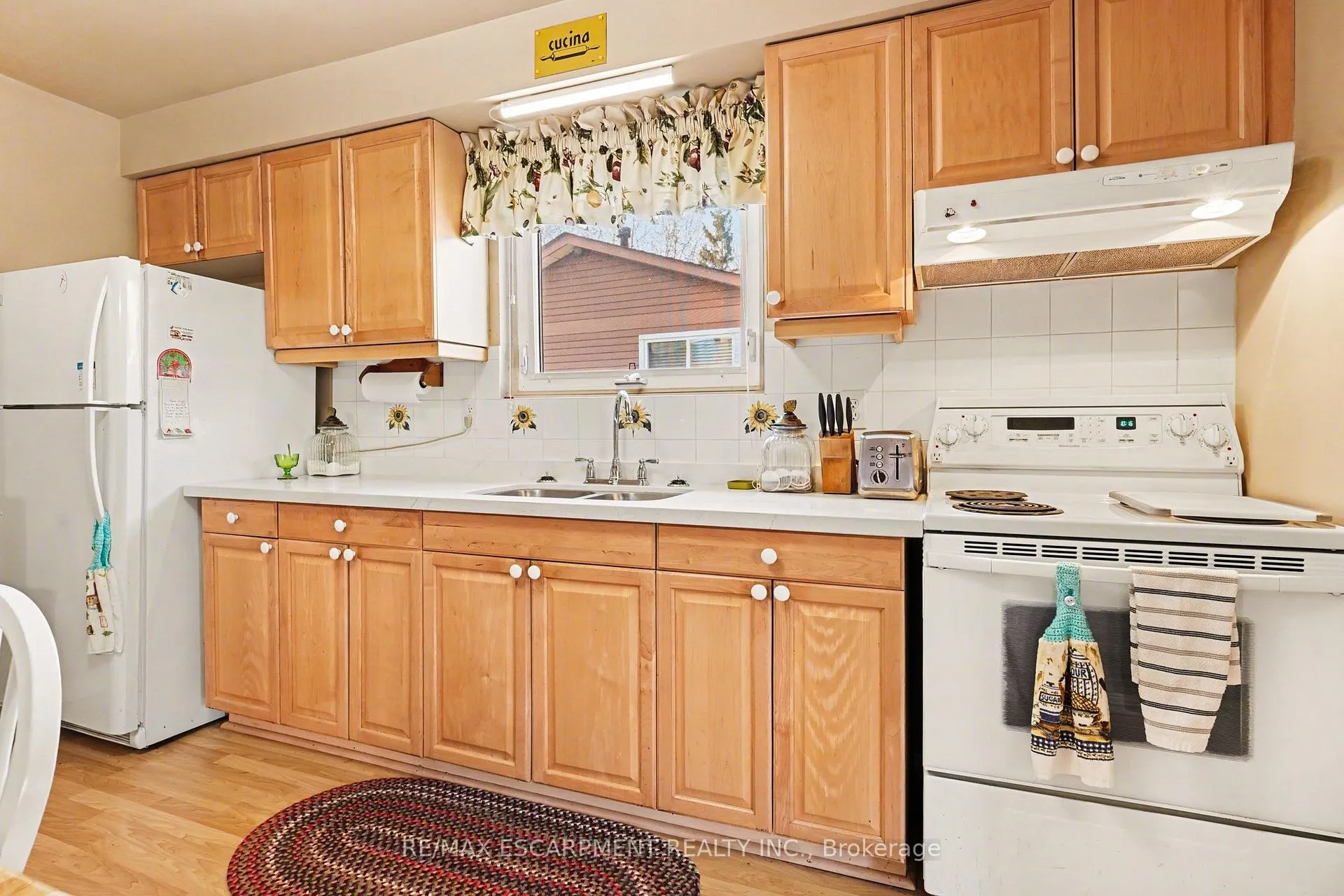 Photo 10 of 2381 Middlesmoor Crescent, Burlington, Brant Hills — HOMEH