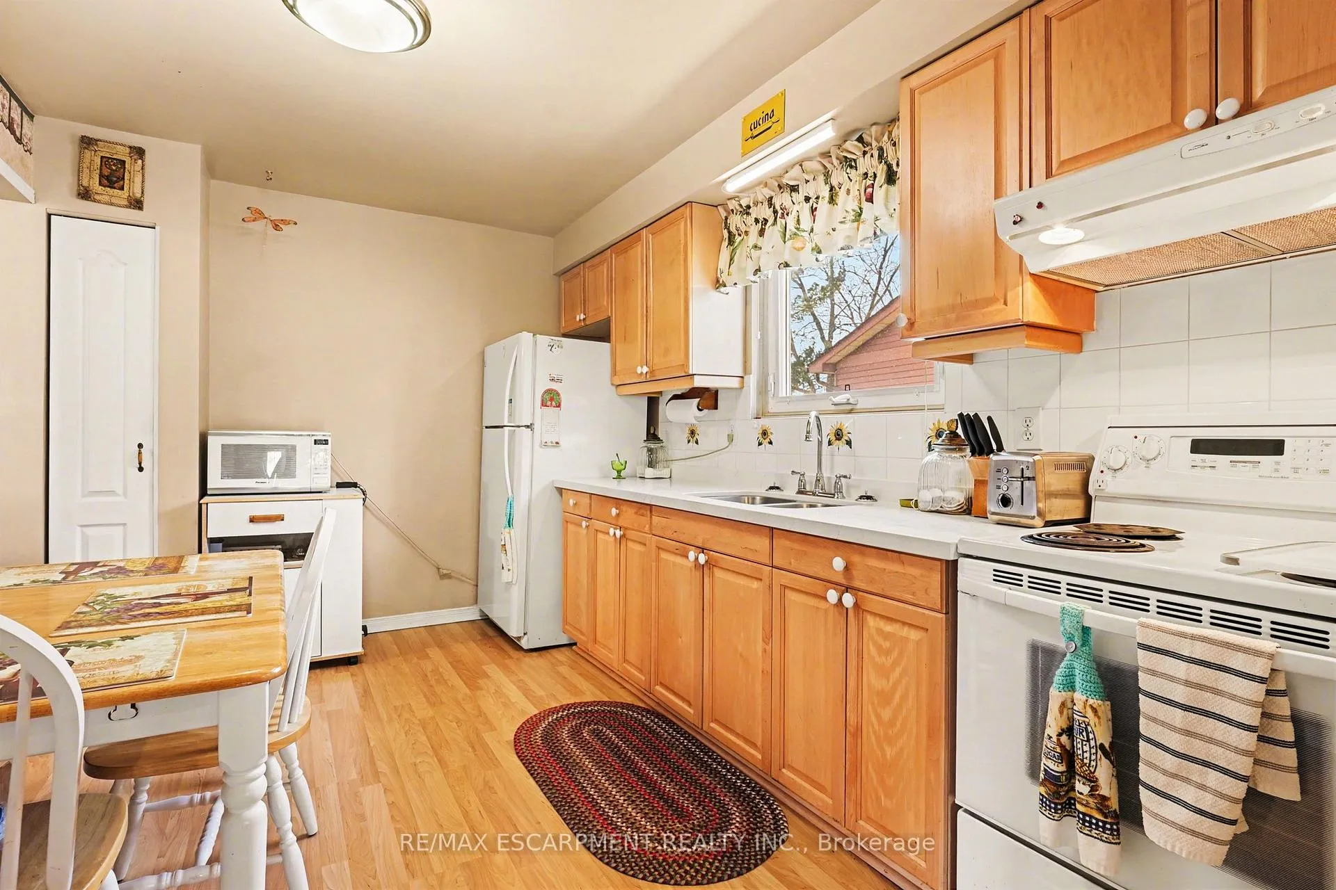 Photo 11 of 2381 Middlesmoor Crescent, Burlington, Brant Hills — HOMEH