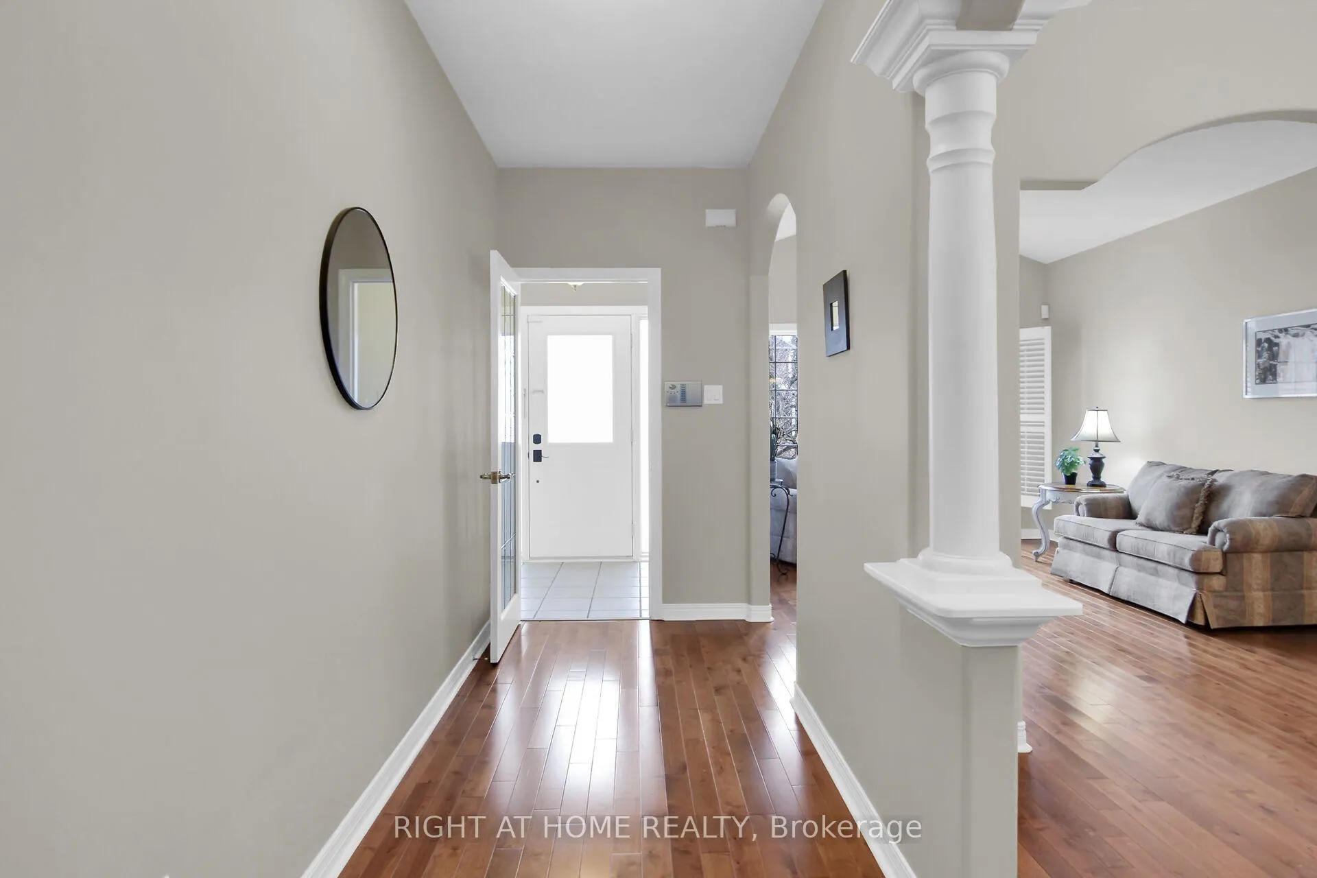 Photo 4 of 19 Cinnabar Way, Ottawa, Stittsville (Central) — HOMEH