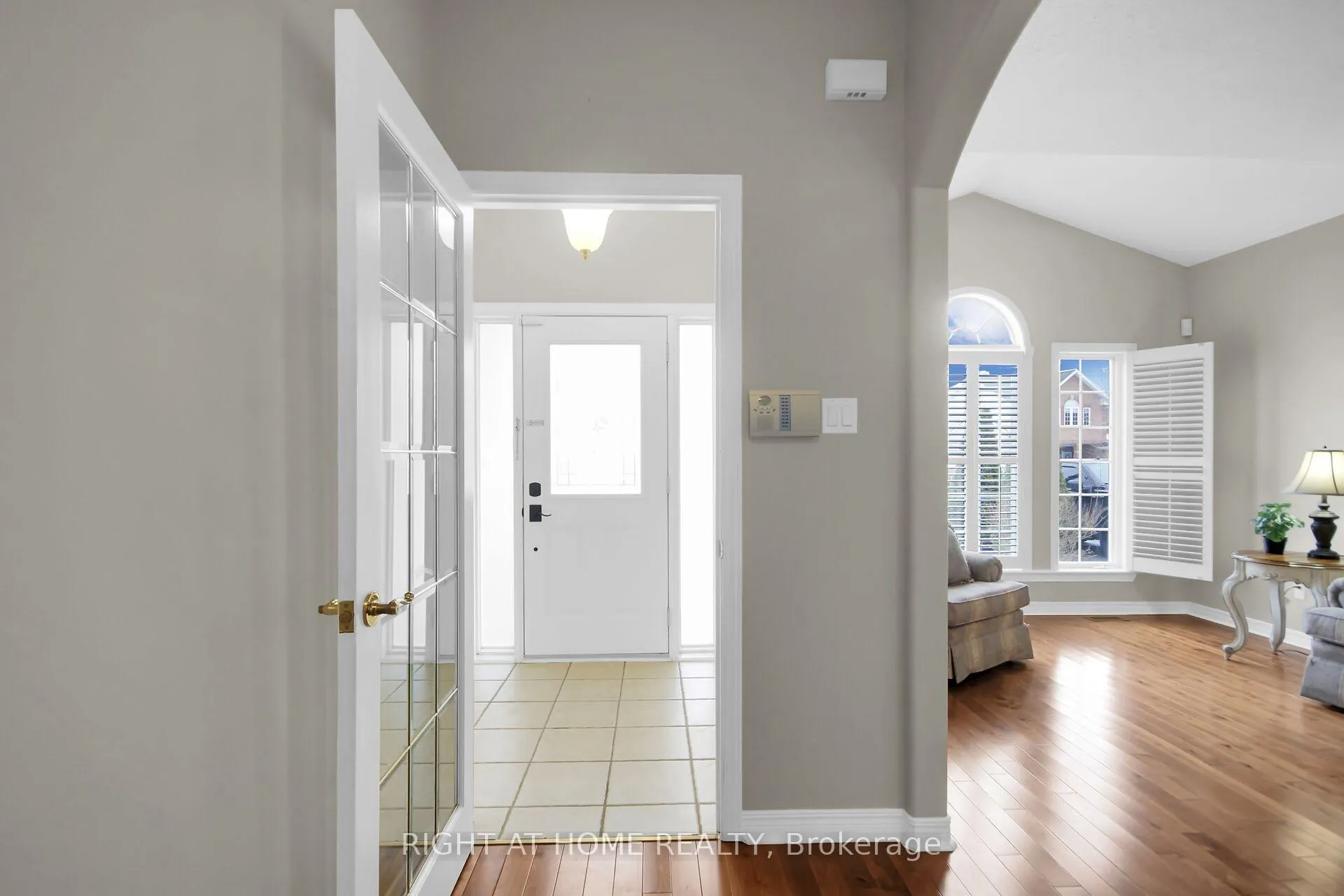 Photo 5 of 19 Cinnabar Way, Ottawa, Stittsville (Central) — HOMEH