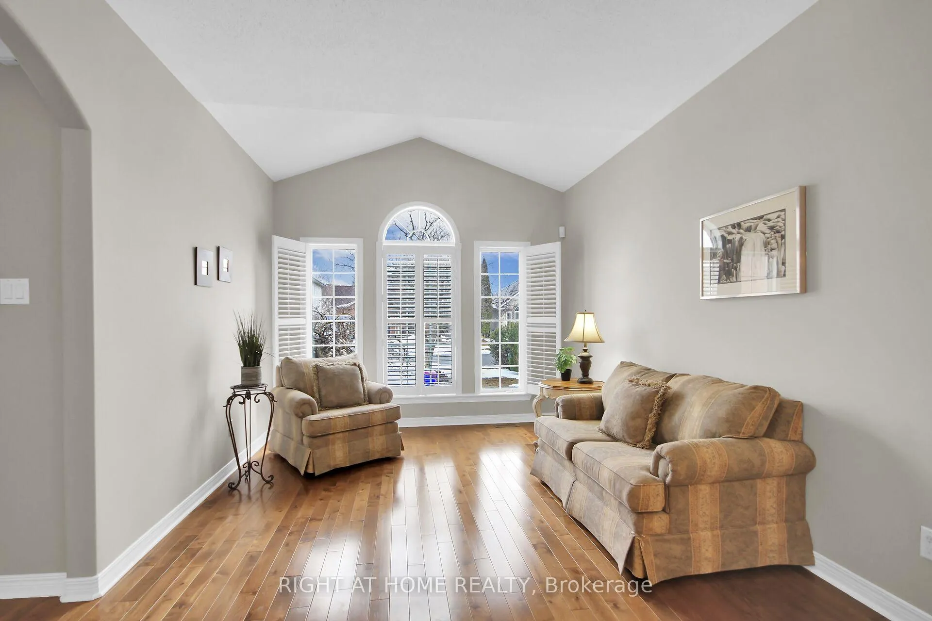 Photo 6 of 19 Cinnabar Way, Ottawa, Stittsville (Central) — HOMEH
