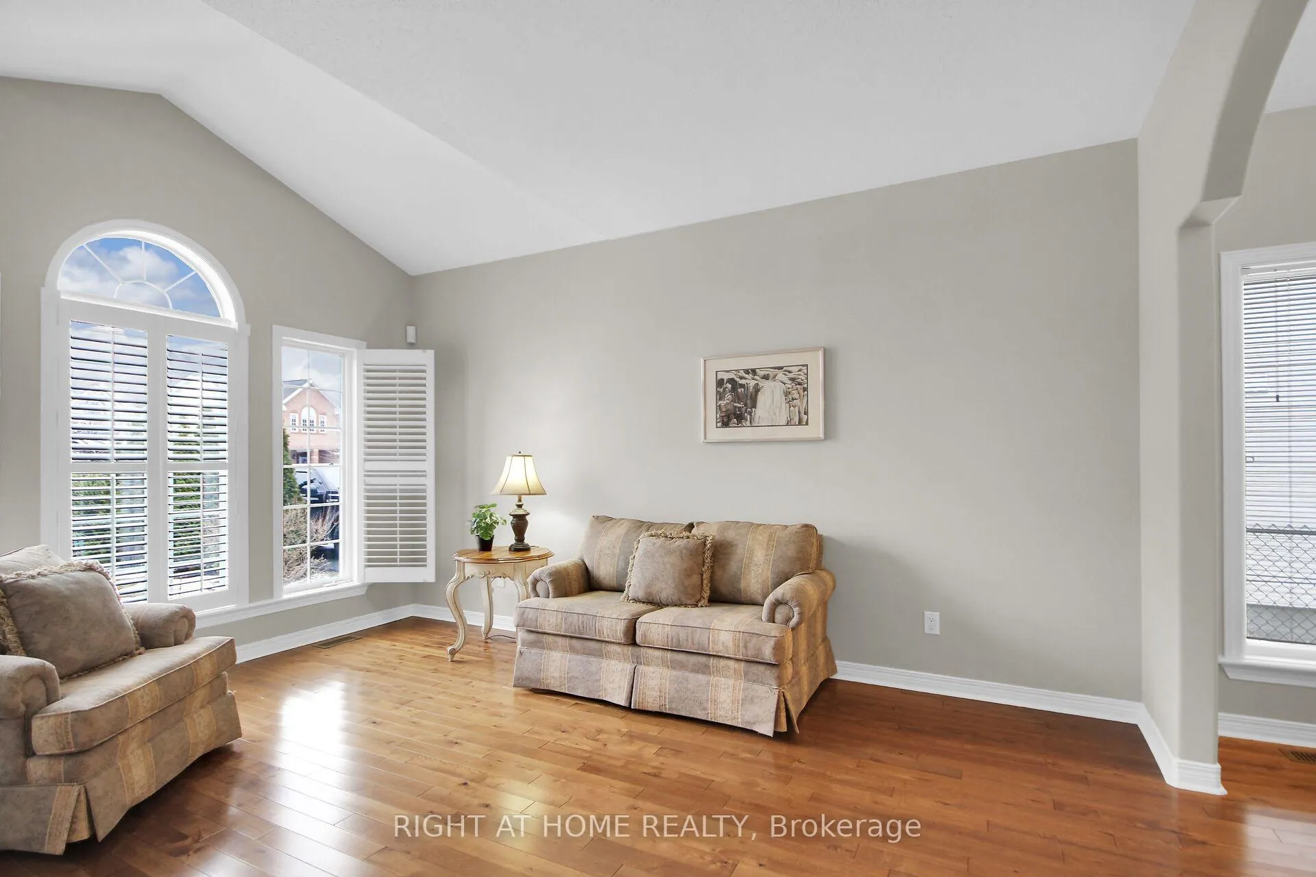Photo 9 of 19 Cinnabar Way, Ottawa, Stittsville (Central) — HOMEH