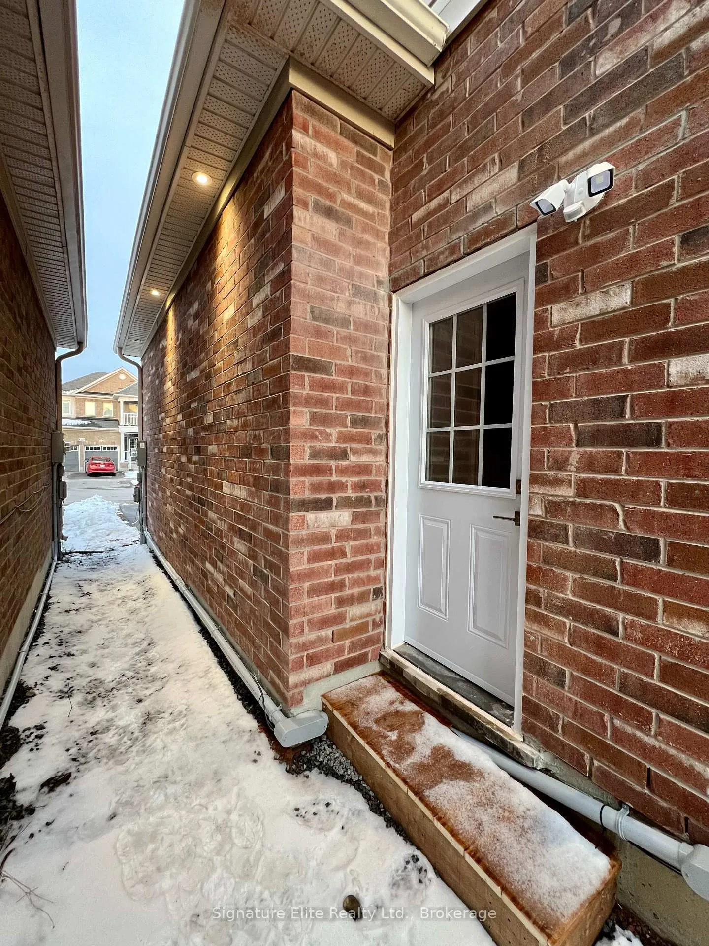 Photo 1 of Unit Bsmt, 48 Ray Richards Street, Clarington, Bowmanville — HOMEH