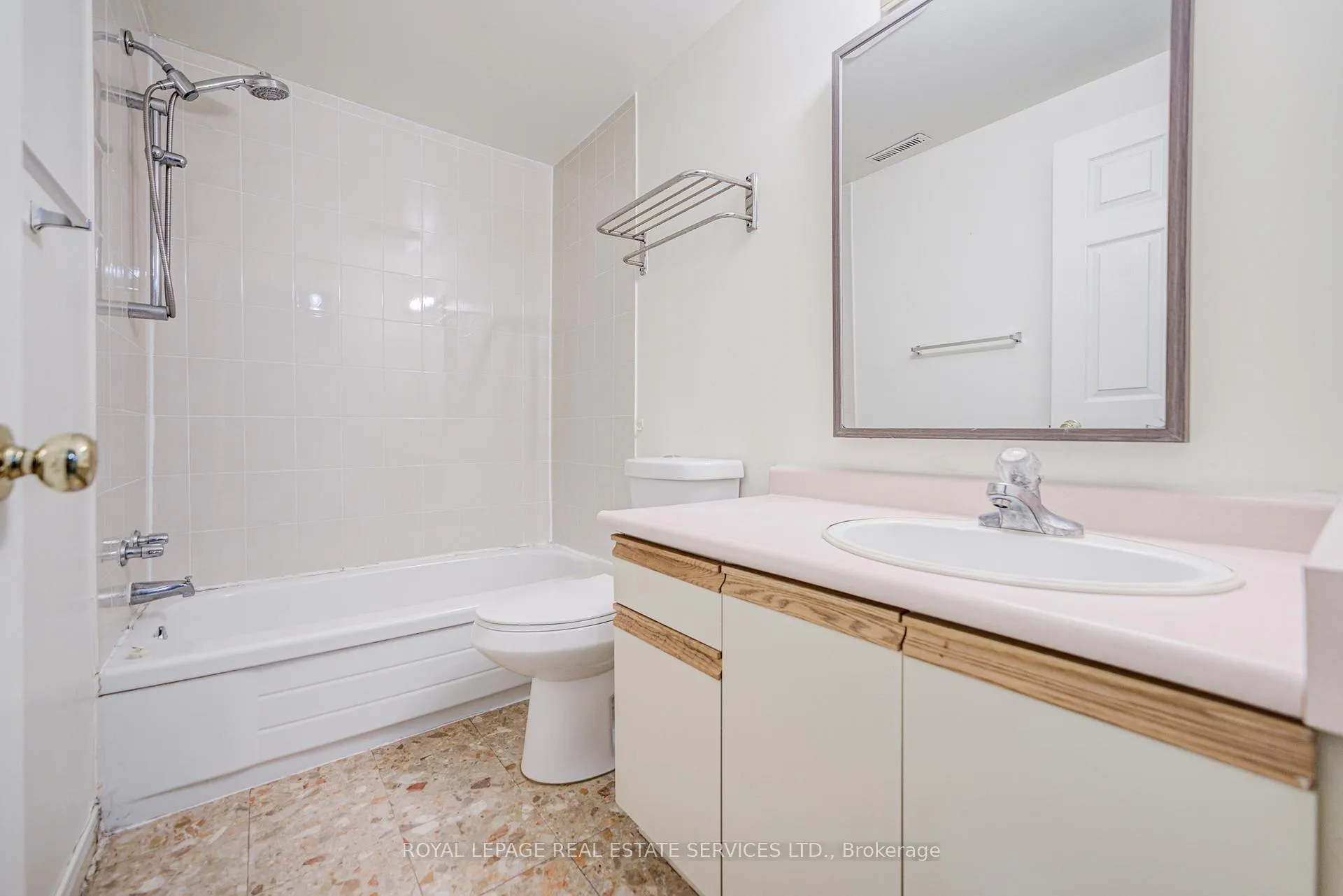 Photo 28 of Unit Lower, 117 Clark Avenue, Markham, Thornhill — HOMEH
