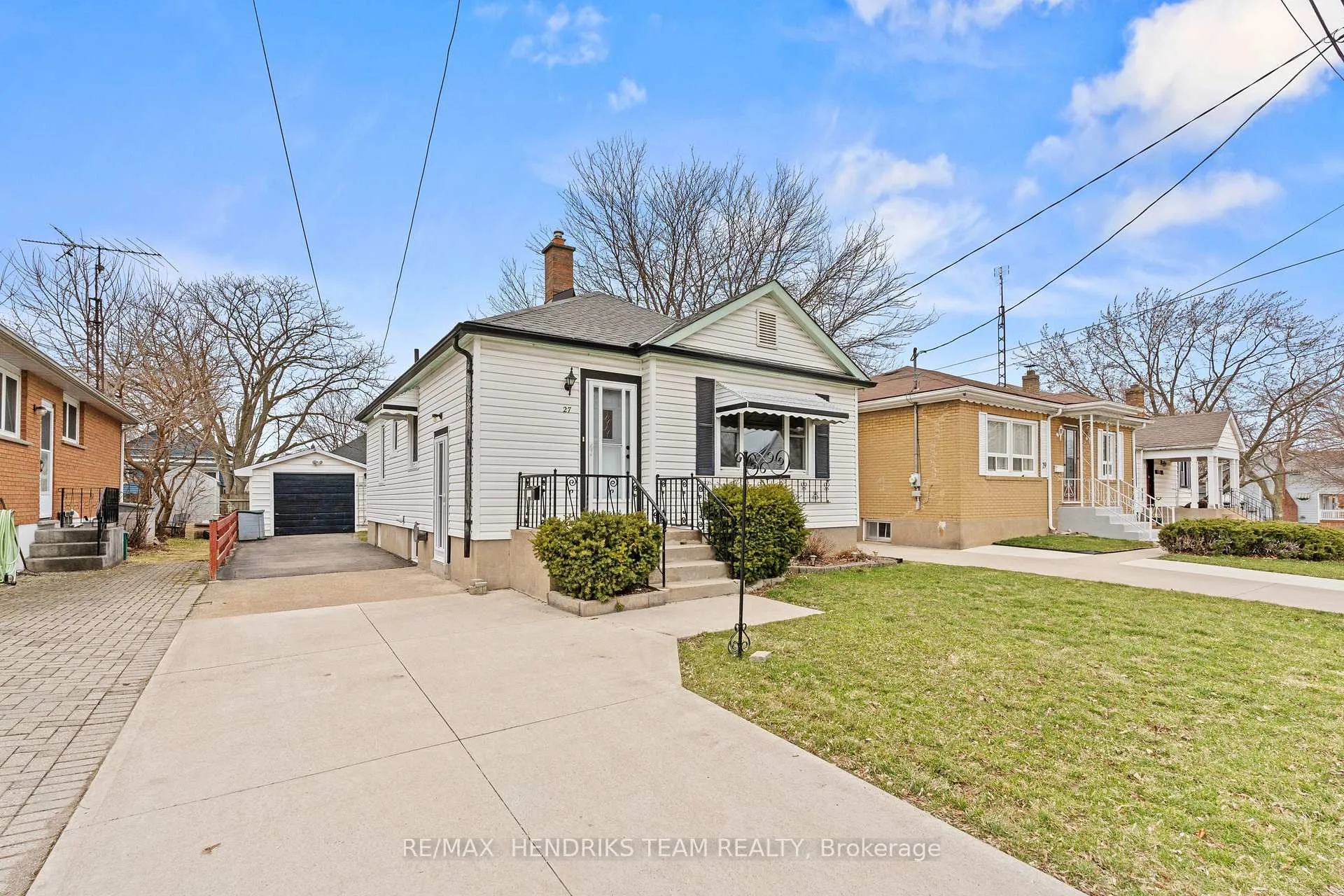 Photo 2 of 27 Lorne Street, St. Catharines, E. Chester — HOMEH