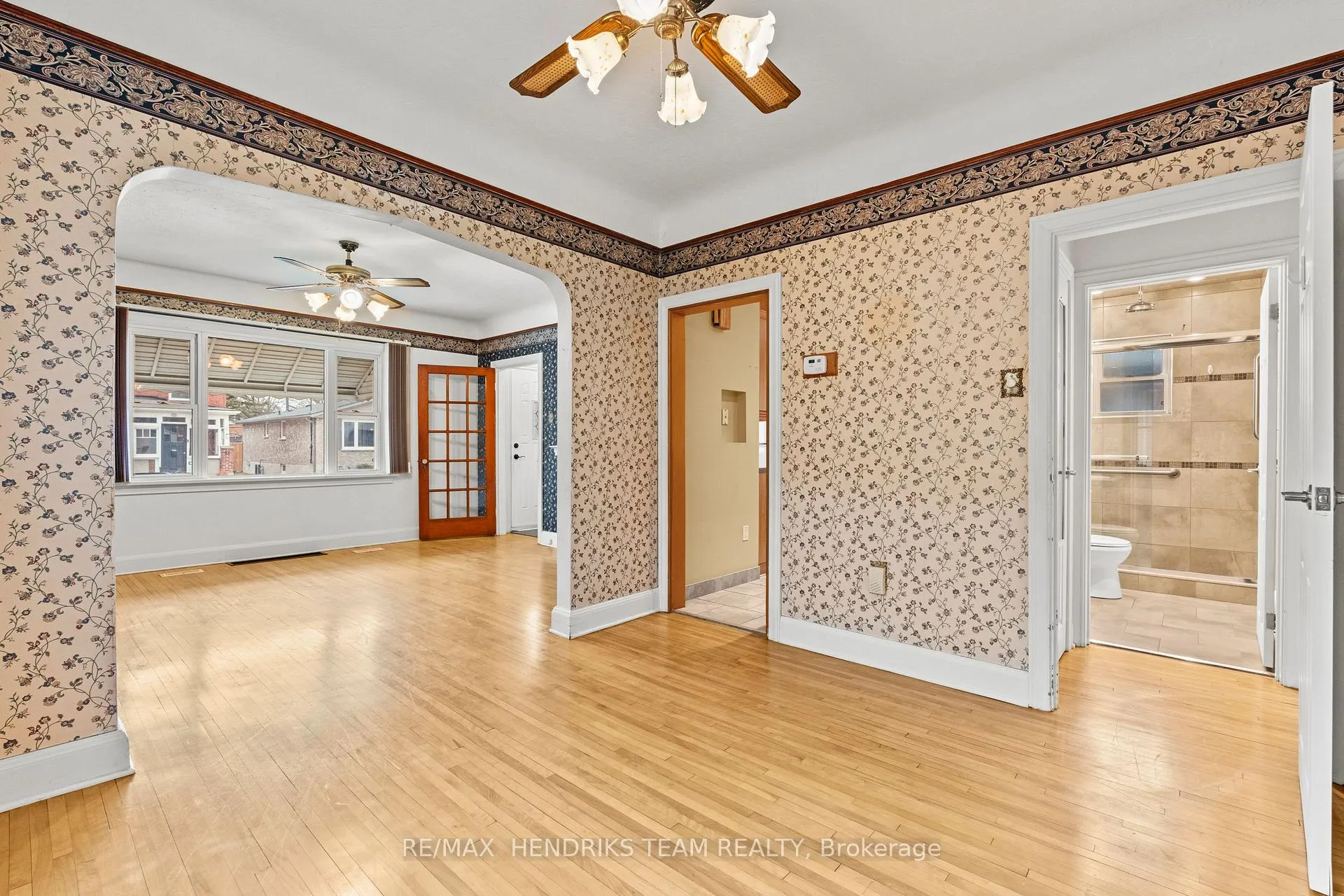 Photo 9 of 27 Lorne Street, St. Catharines, E. Chester — HOMEH