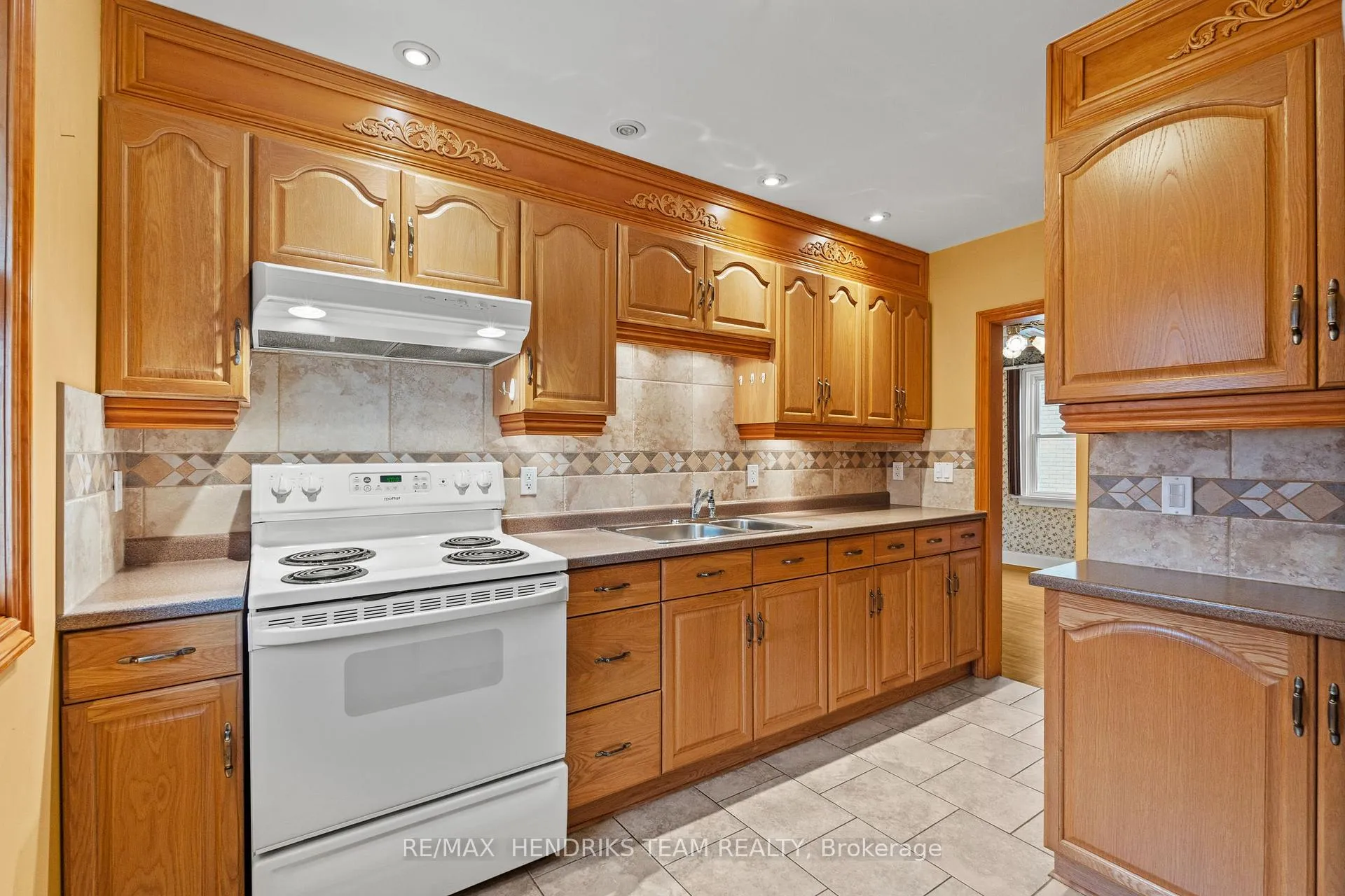 Photo 10 of 27 Lorne Street, St. Catharines, E. Chester — HOMEH