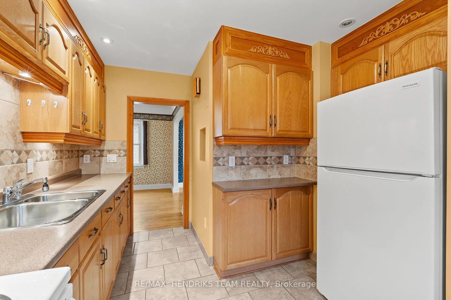 Photo 12 of 27 Lorne Street, St. Catharines, E. Chester — HOMEH