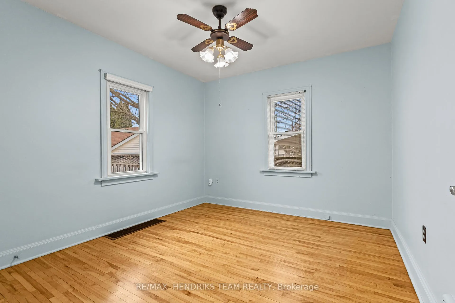 Photo 13 of 27 Lorne Street, St. Catharines, E. Chester — HOMEH