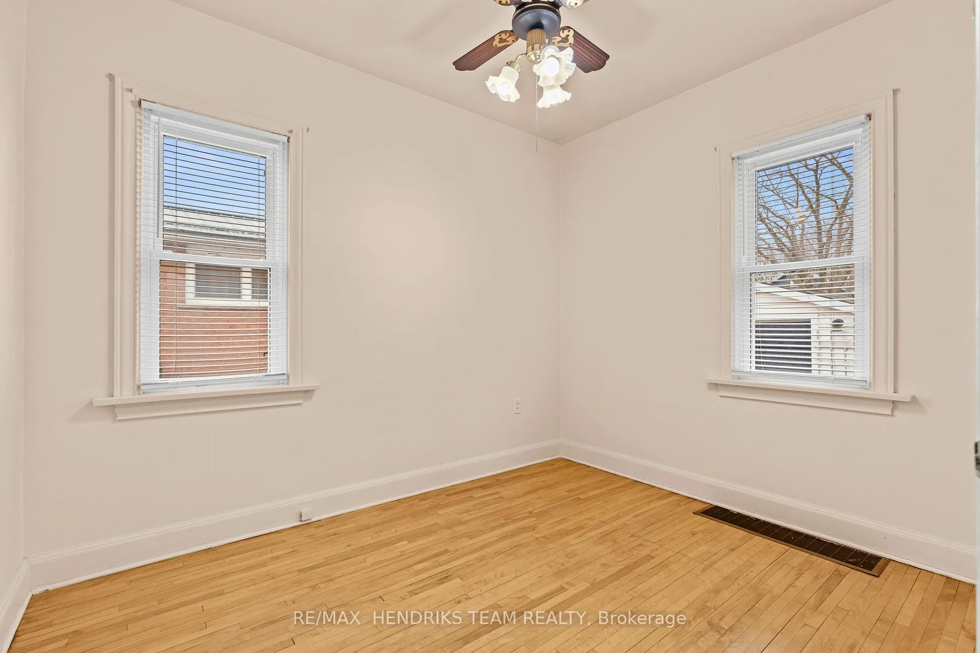 Photo 15 of 27 Lorne Street, St. Catharines, E. Chester — HOMEH