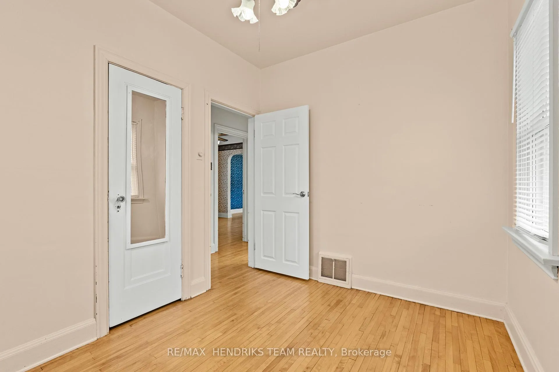 Photo 16 of 27 Lorne Street, St. Catharines, E. Chester — HOMEH