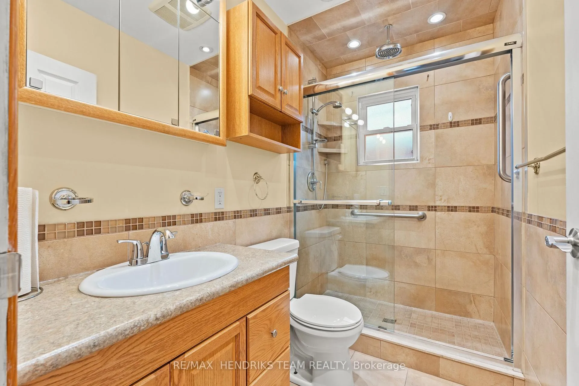 Photo 17 of 27 Lorne Street, St. Catharines, E. Chester — HOMEH