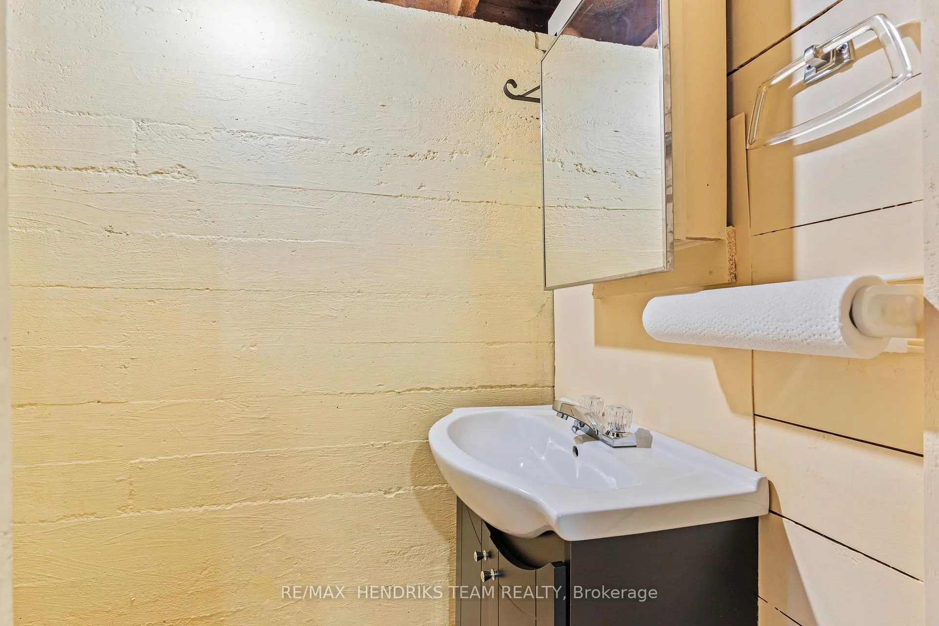 Photo 23 of 27 Lorne Street, St. Catharines, E. Chester — HOMEH