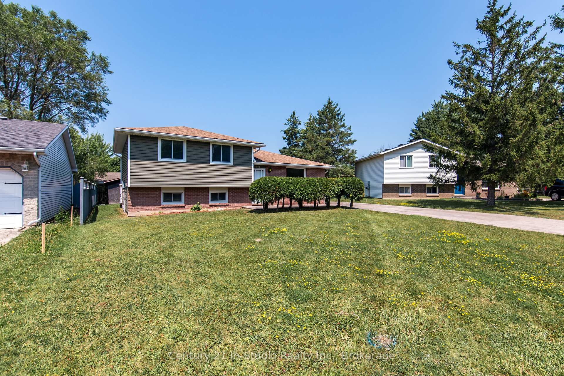 Photo 2 of 692 Johnston Crescent, Kincardine — HOMEH