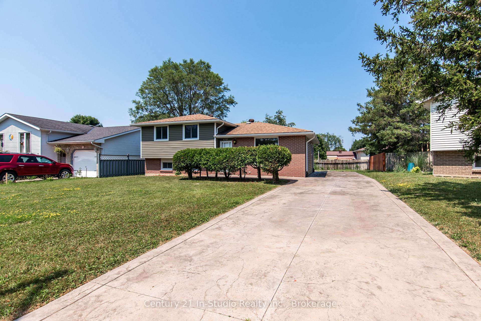 Photo 3 of 692 Johnston Crescent, Kincardine — HOMEH