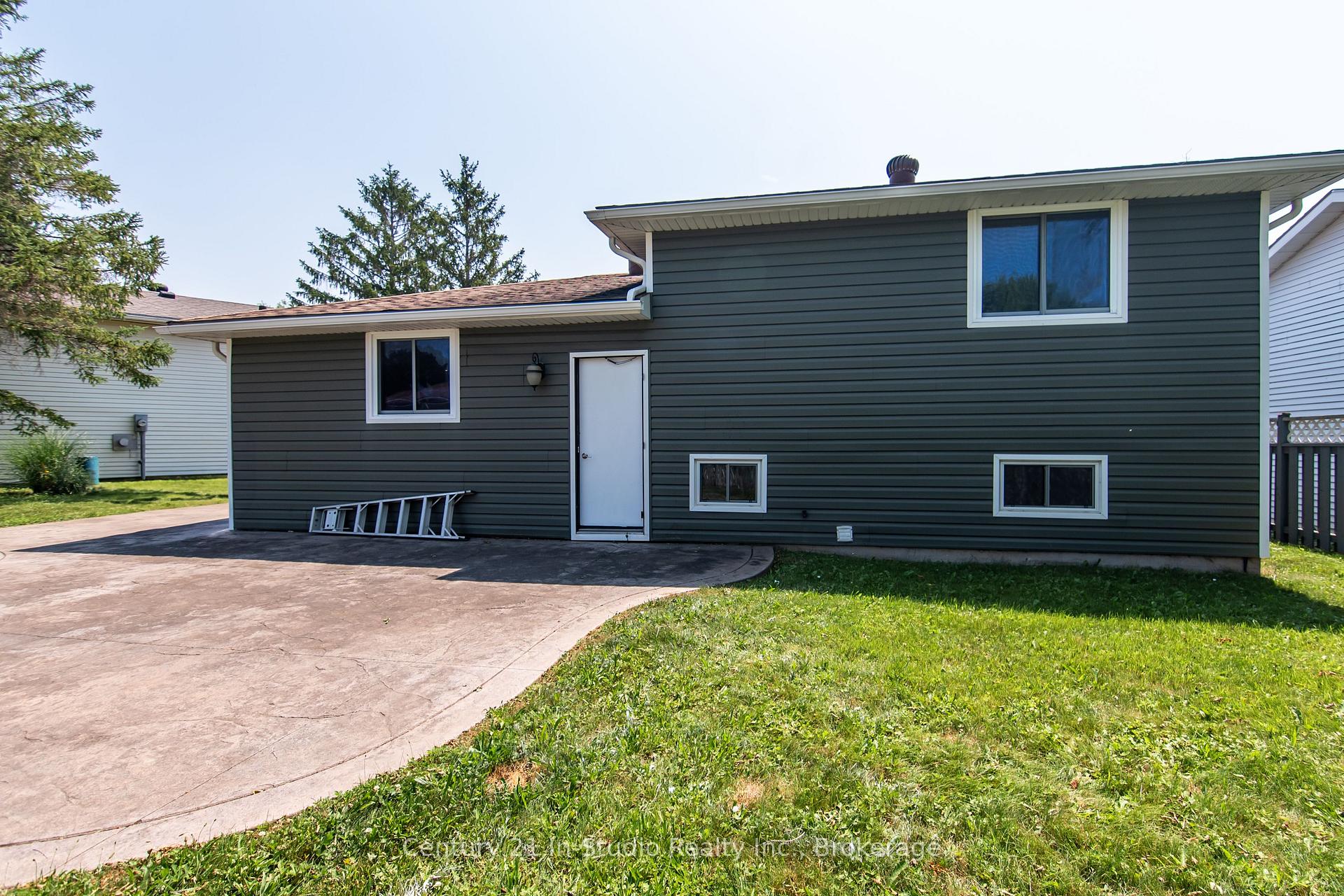 Photo 7 of 692 Johnston Crescent, Kincardine — HOMEH