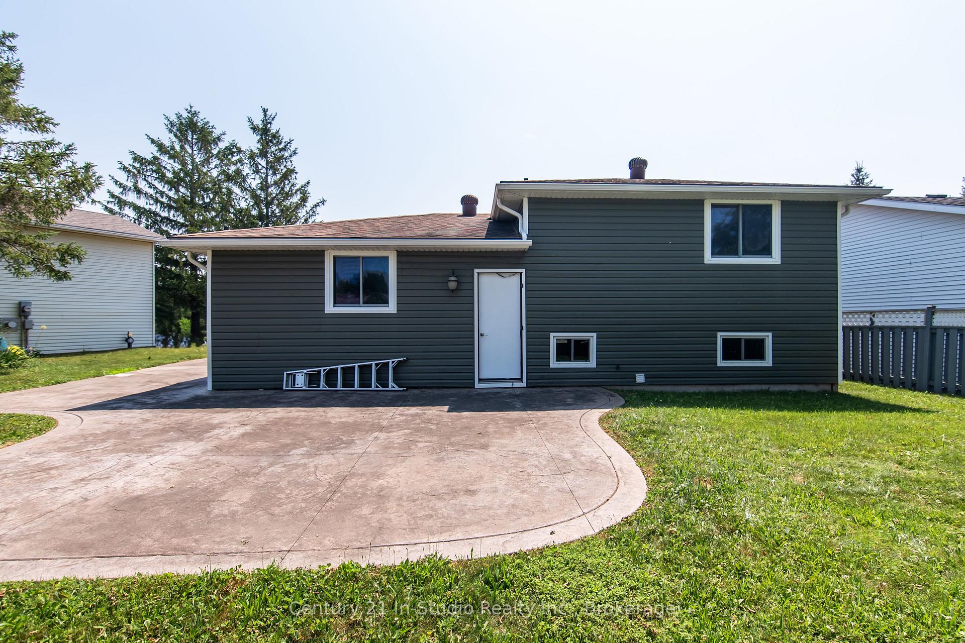 Photo 8 of 692 Johnston Crescent, Kincardine — HOMEH