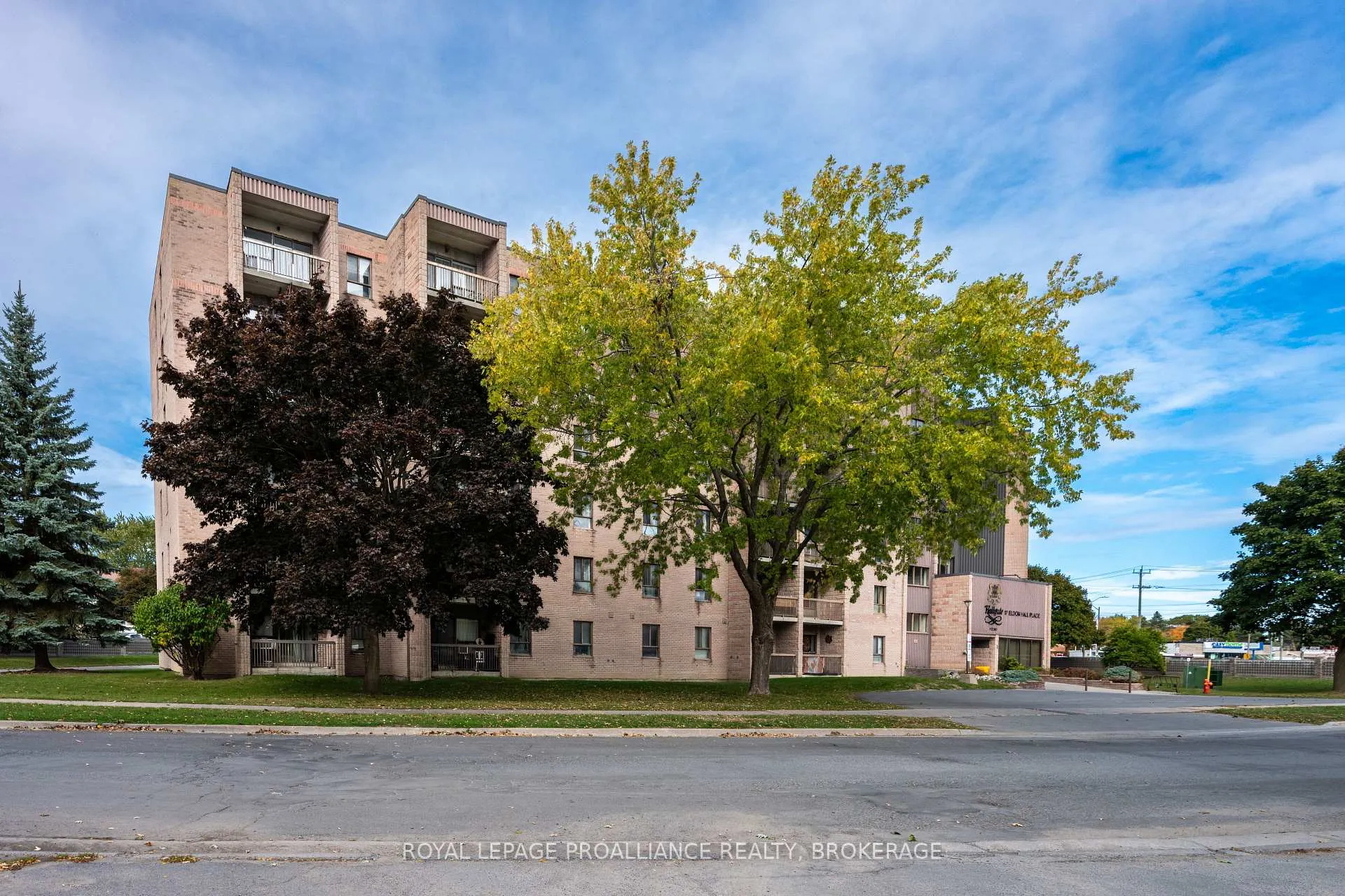 Photo 2 of Unit 510, 17 Eldon Hall Place, Kingston, Central City West — HOMEH