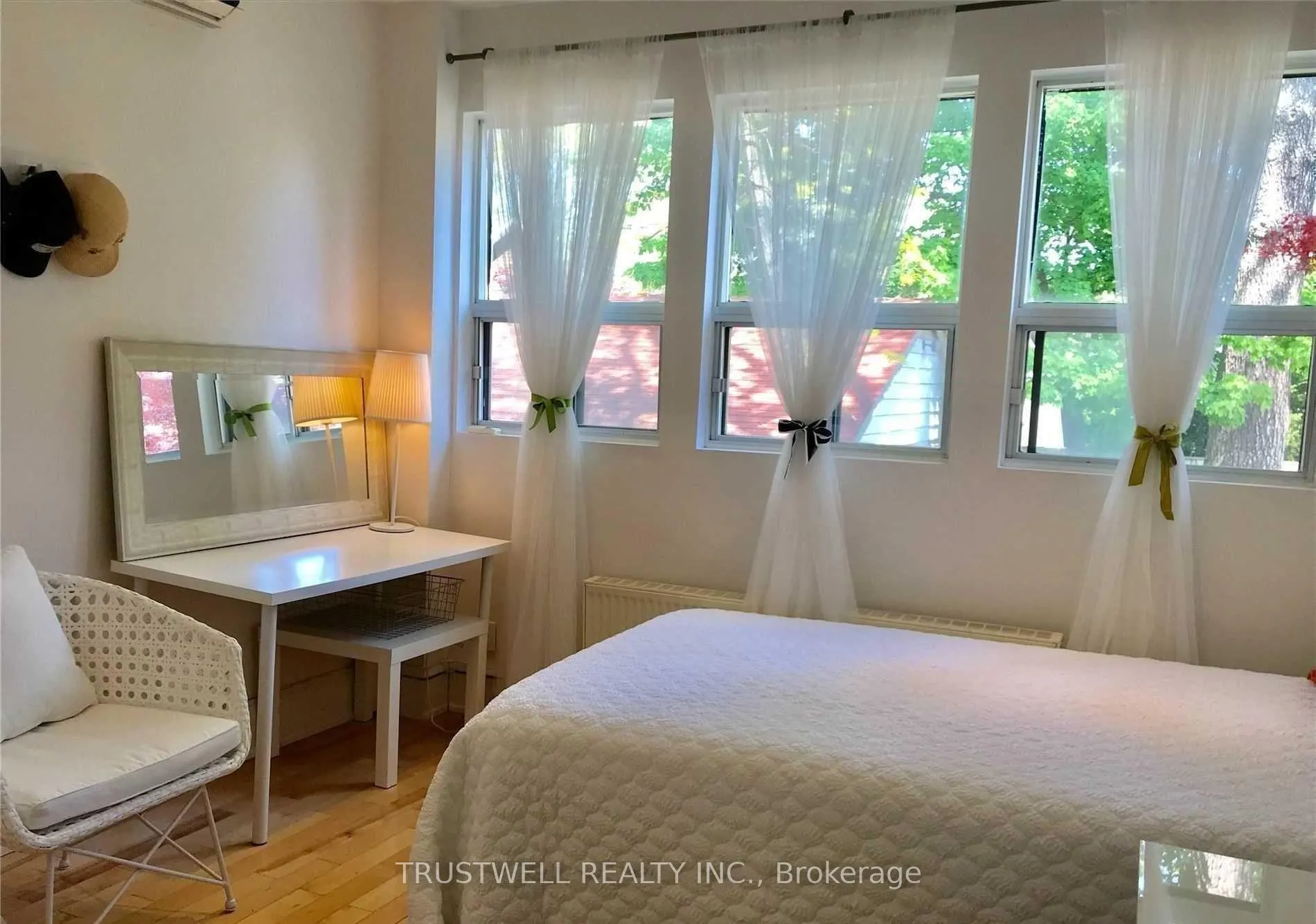 Photo 12 of Unit Main, 220 Rose Park Drive, Toronto, Rosedale-Moore Park — HOMEH