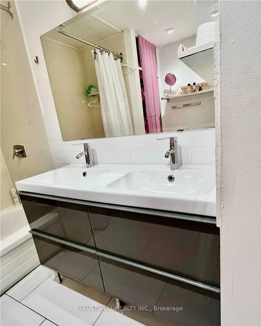 Photo 18 of Unit Main, 220 Rose Park Drive, Toronto, Rosedale-Moore Park — HOMEH