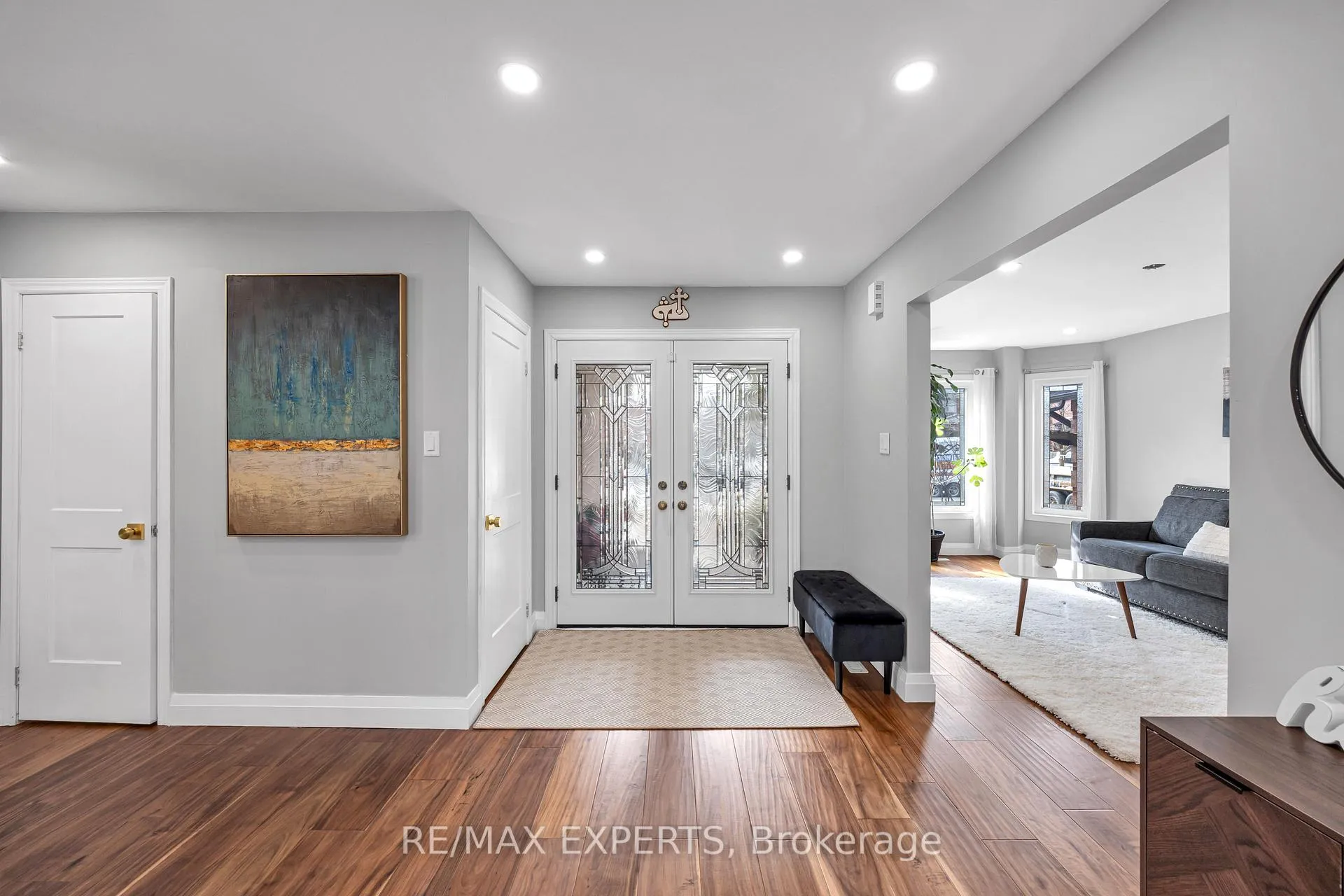 Photo 3 of 28 Bishop Drive, Barrie, Ardagh — HOMEH