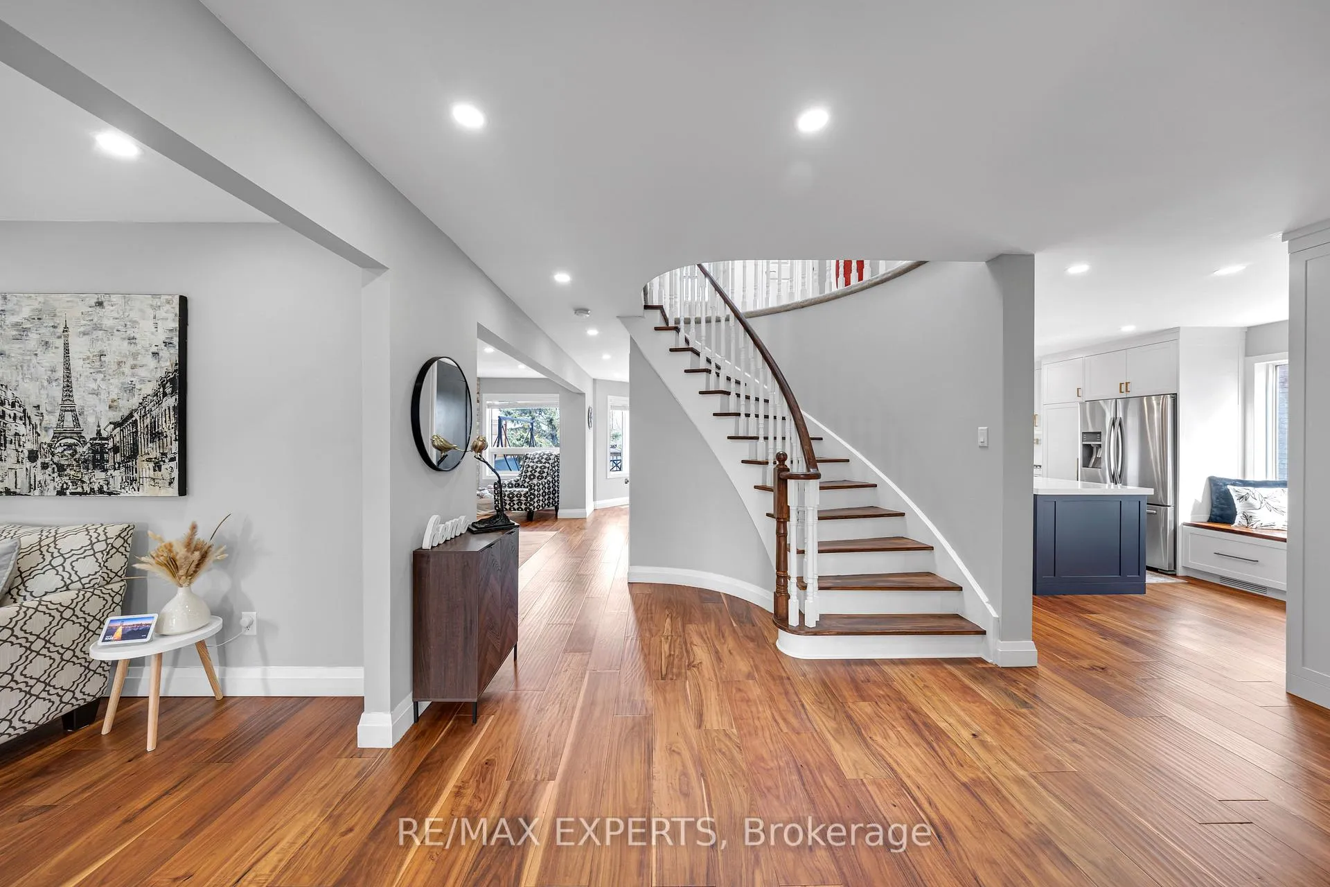 Photo 4 of 28 Bishop Drive, Barrie, Ardagh — HOMEH