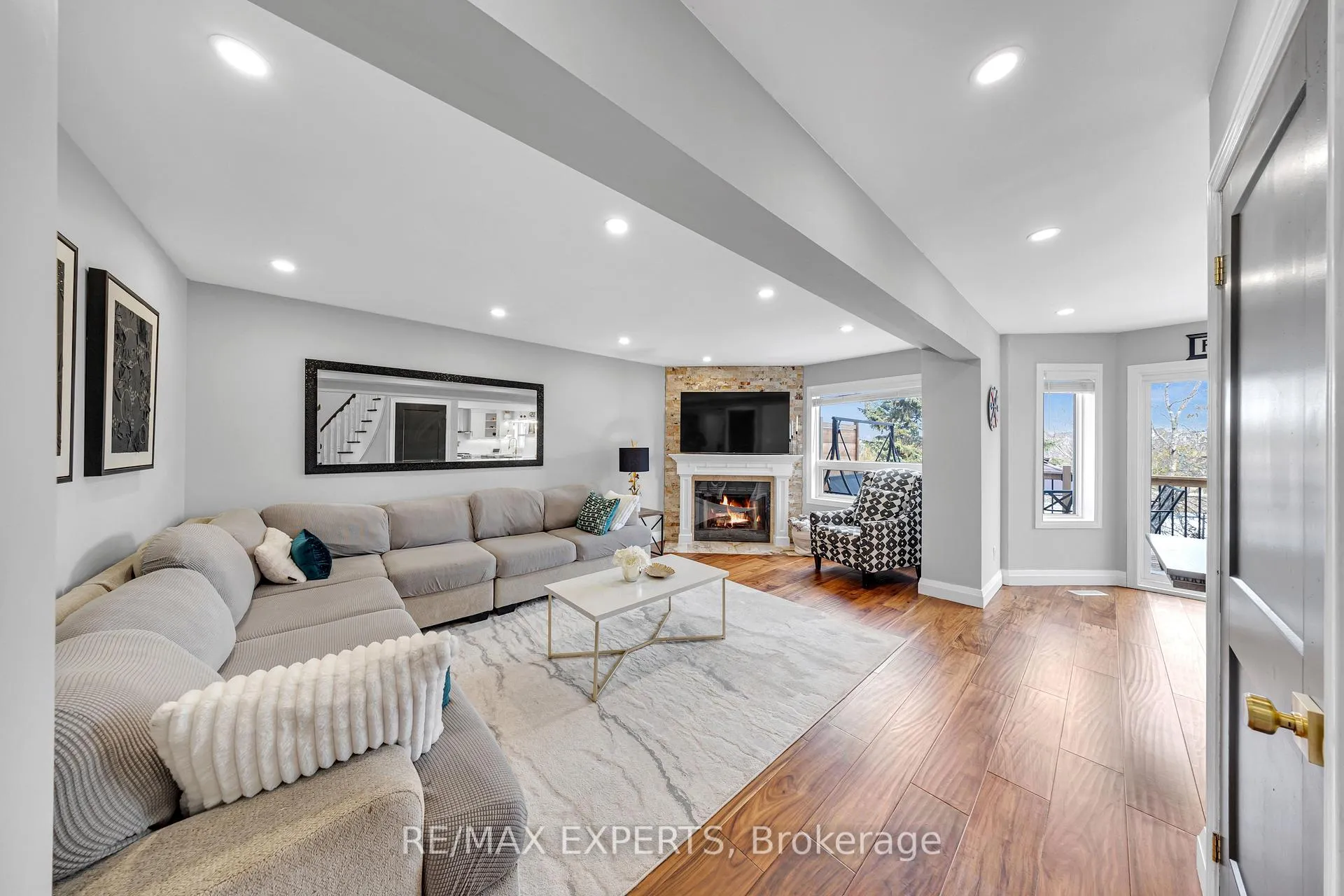 Photo 10 of 28 Bishop Drive, Barrie, Ardagh — HOMEH