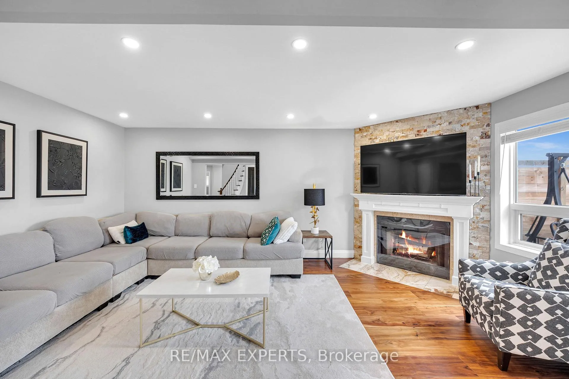 Photo 11 of 28 Bishop Drive, Barrie, Ardagh — HOMEH